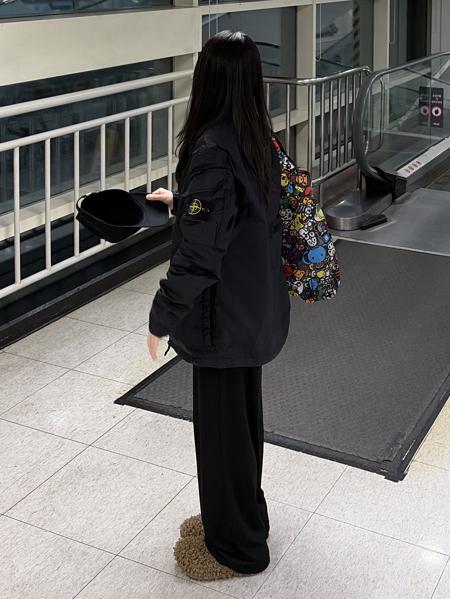 Starbucks x BAPE Baby Milo Foldable Bag, Human Made 6 Panel Twill Cap Black 착용 스타일
