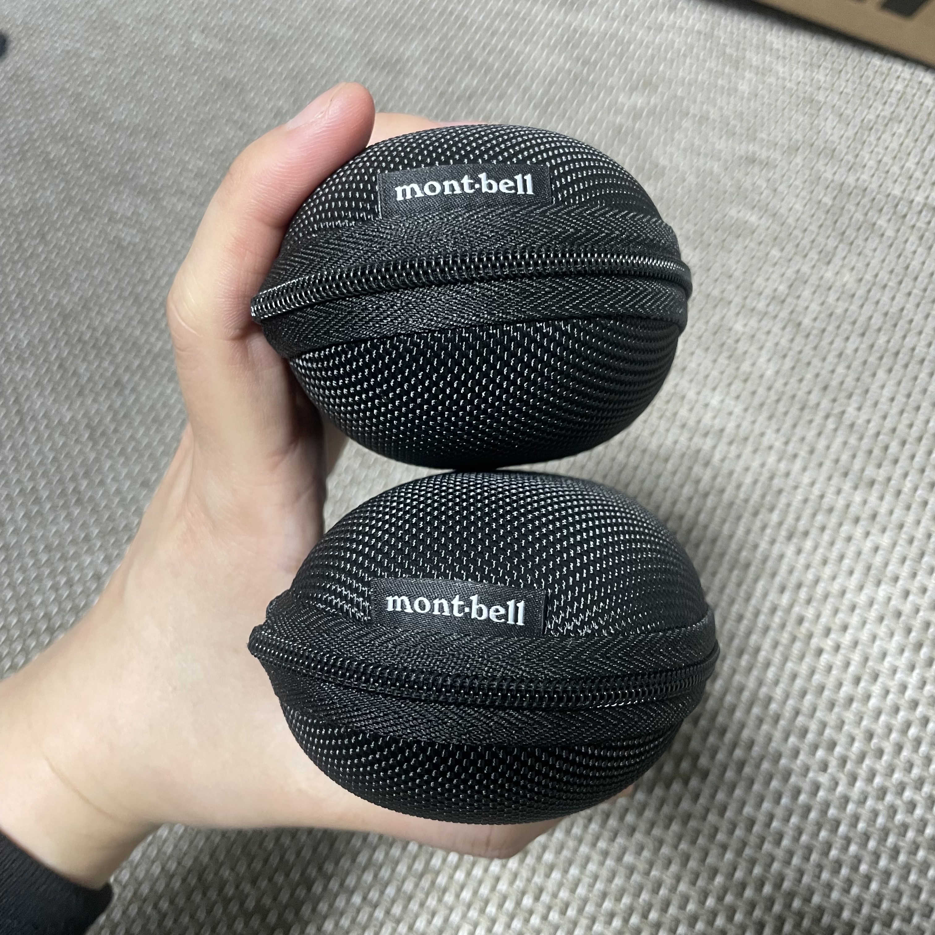 Montbell Trekking Glasses Silver Metallic Light Grey 착용 스타일 - 3