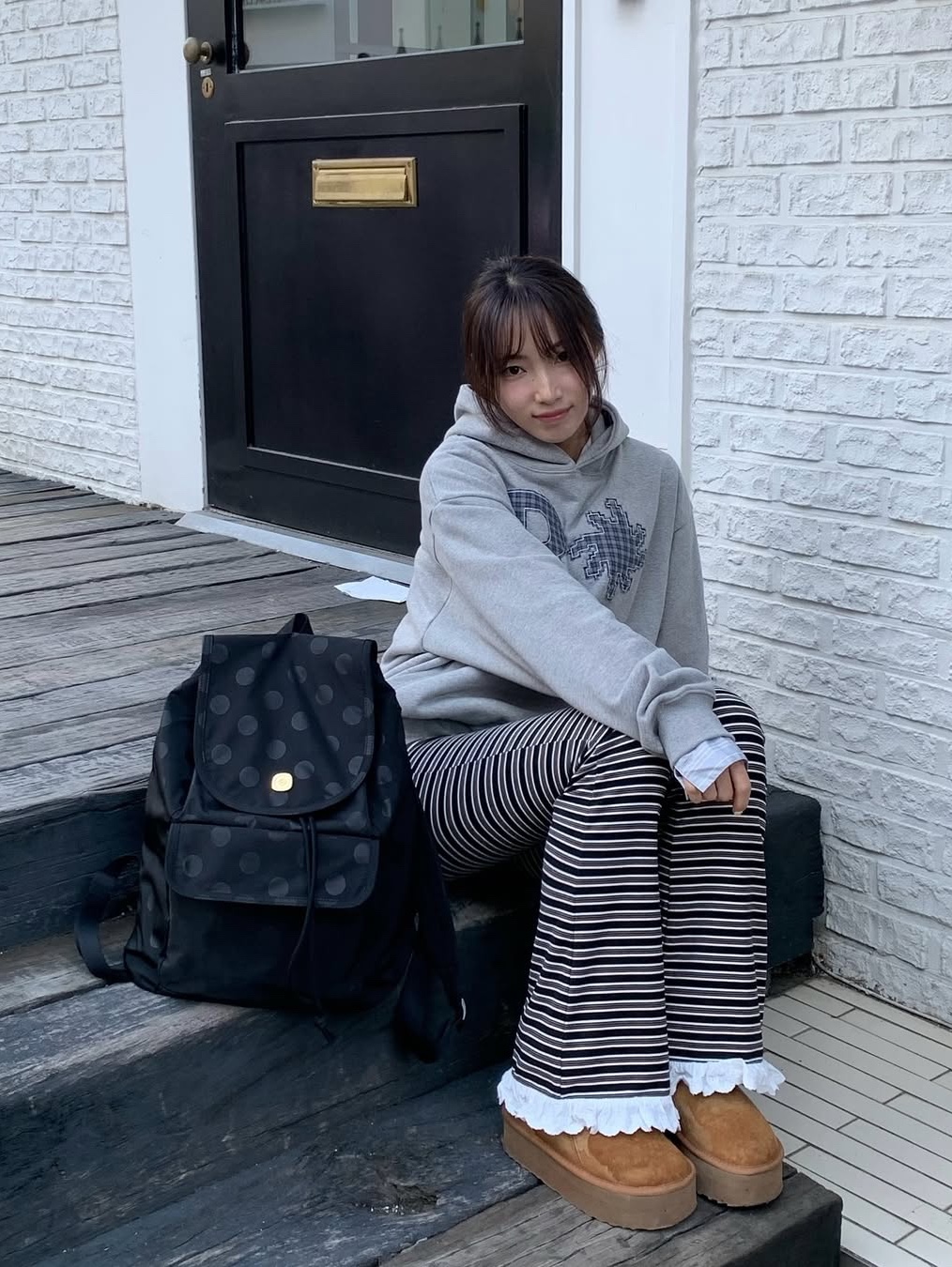 SLOW RECORD HOUSE Check Patch Hoodie Grey 착용 스타일 - 4