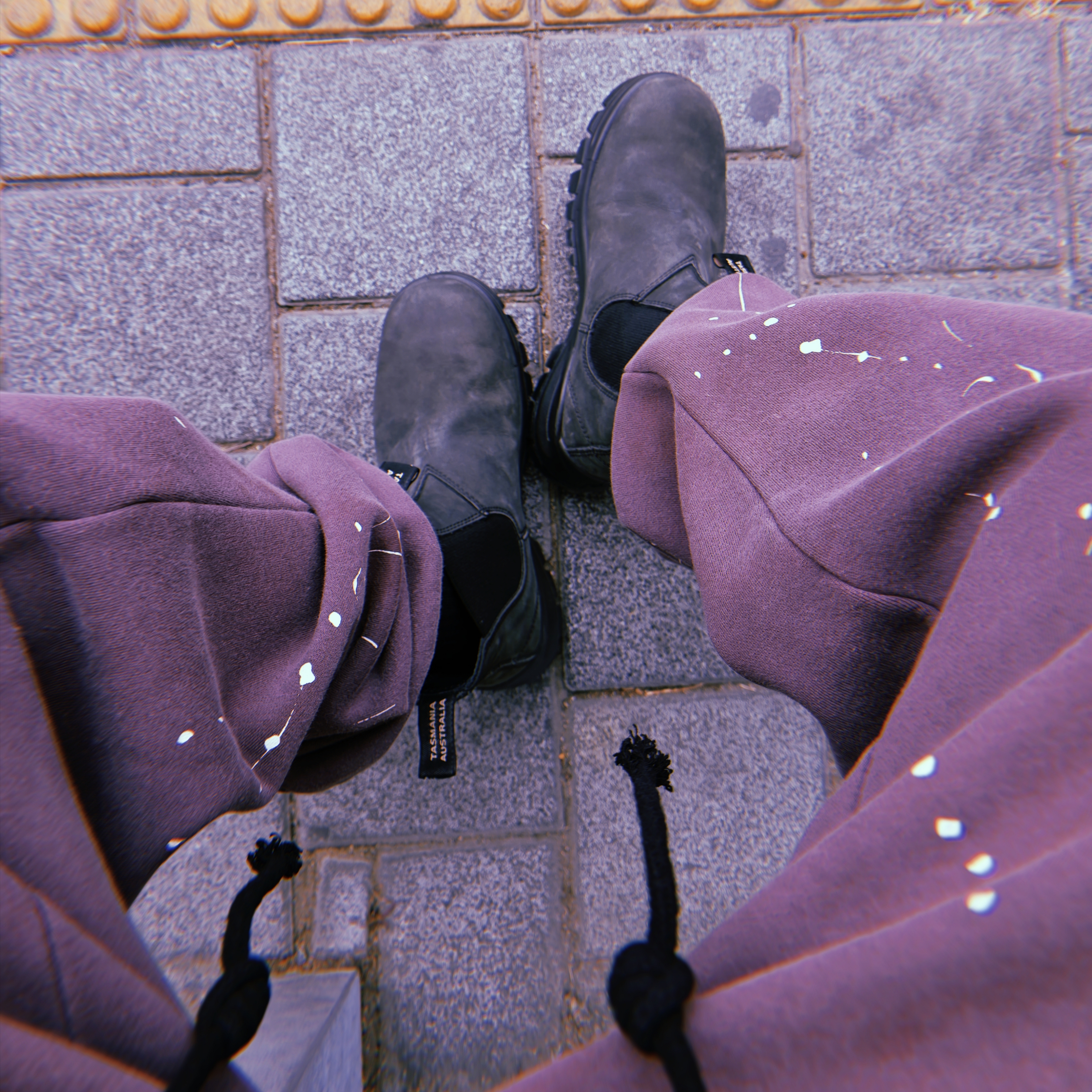 BLUNDSTONE Lug 2238 Chelsea Boots Rustic Black 착용 스타일 - 2
