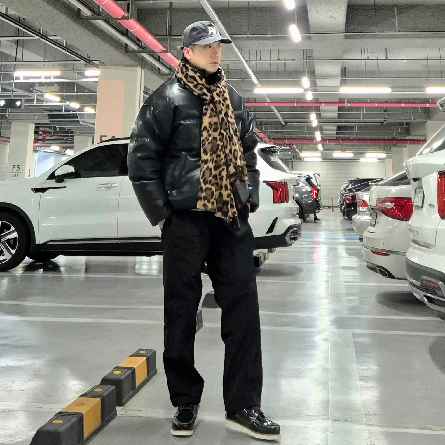 KASINA x Timberland 3 Eye Wedge Vibram Dark Green, QT8 Garments GB Synthetic Leather Duck Down Short Padding Black 착용 스타일 - 2