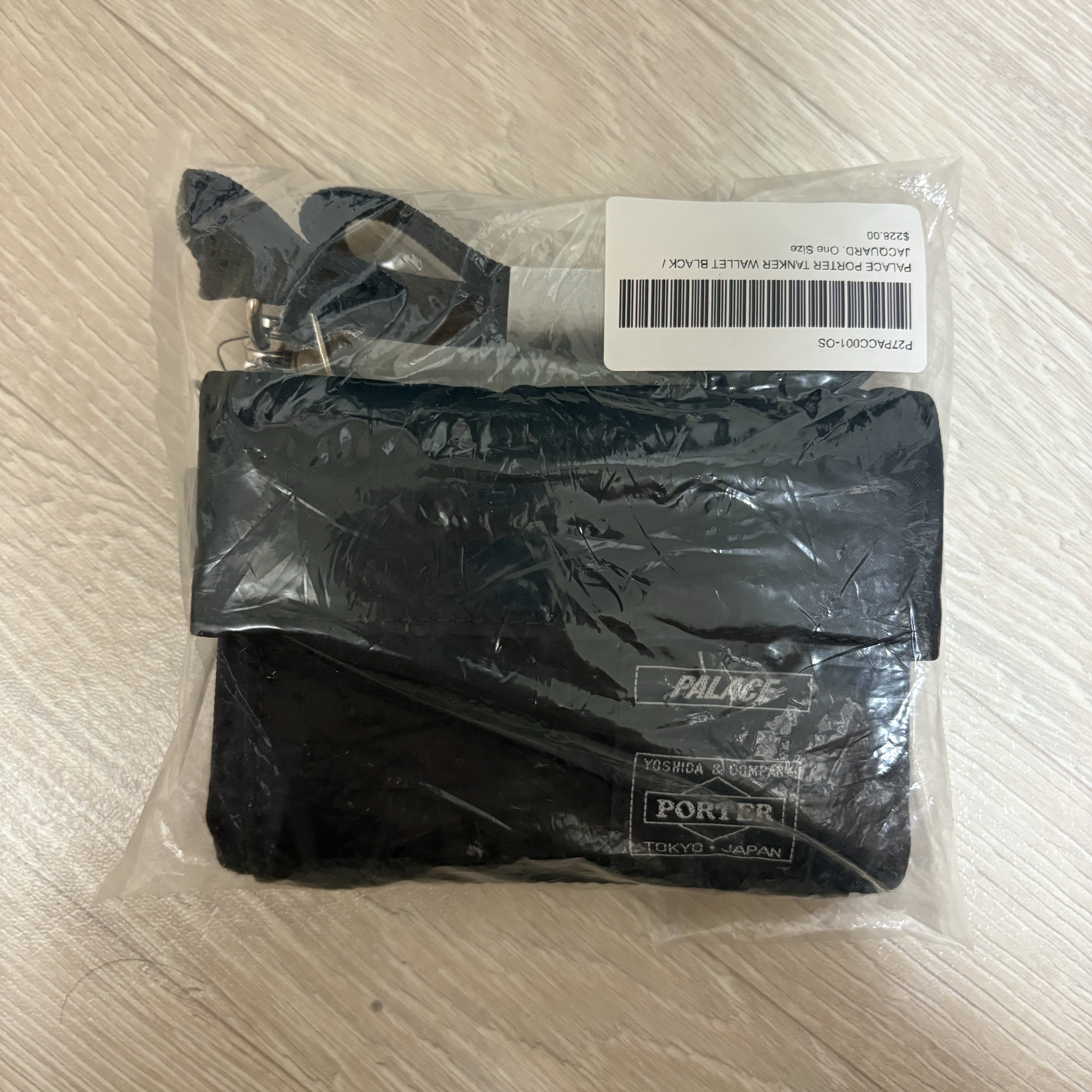 Porter x Palace Wallet Black - 24FW 착용 스타일