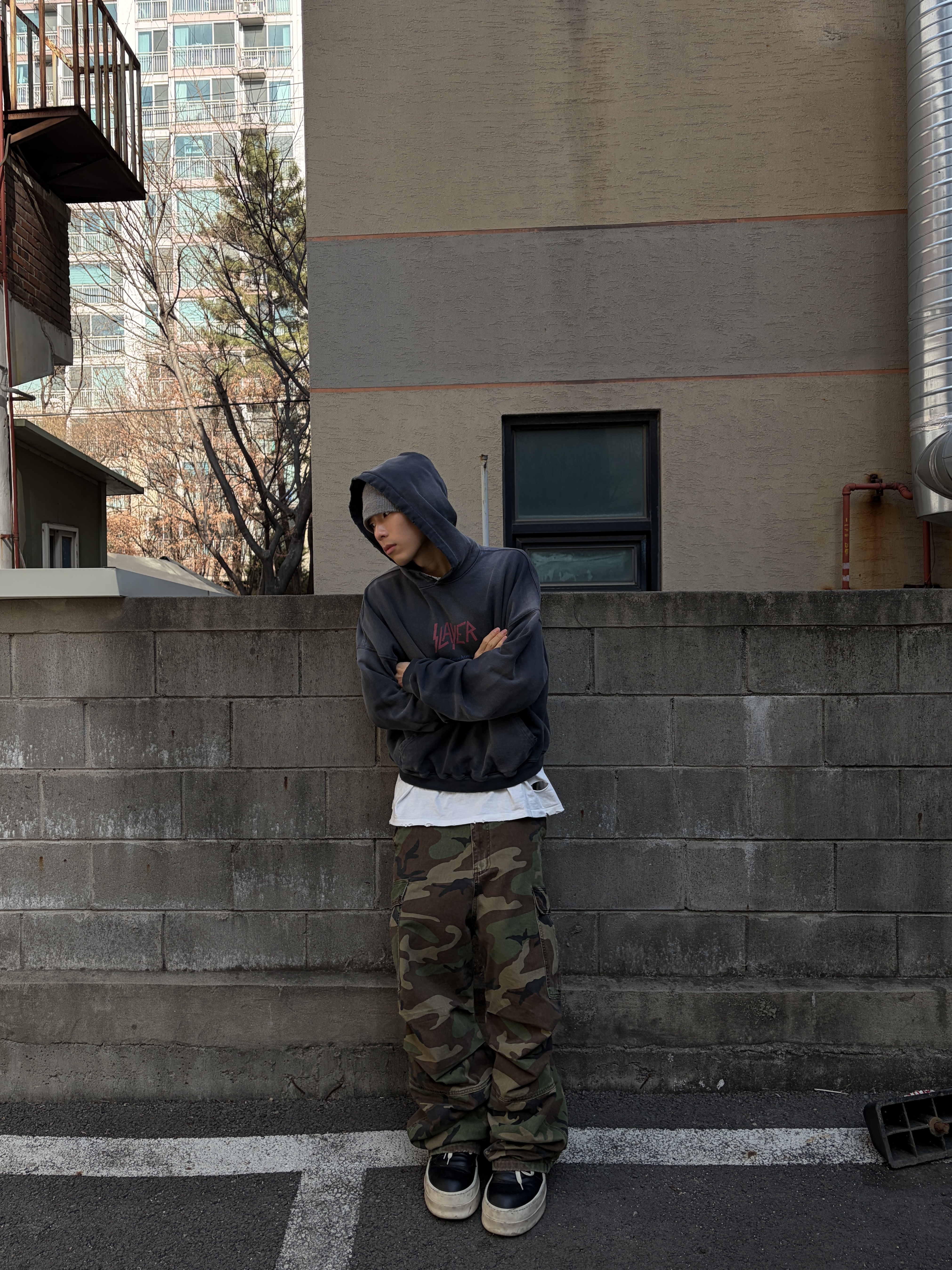 SLAYER Undermycar Live Undead Vintage Washed Hoodie Navy, NOD Stone Washed Cargo Pants Camo 착용 스타일 - 2