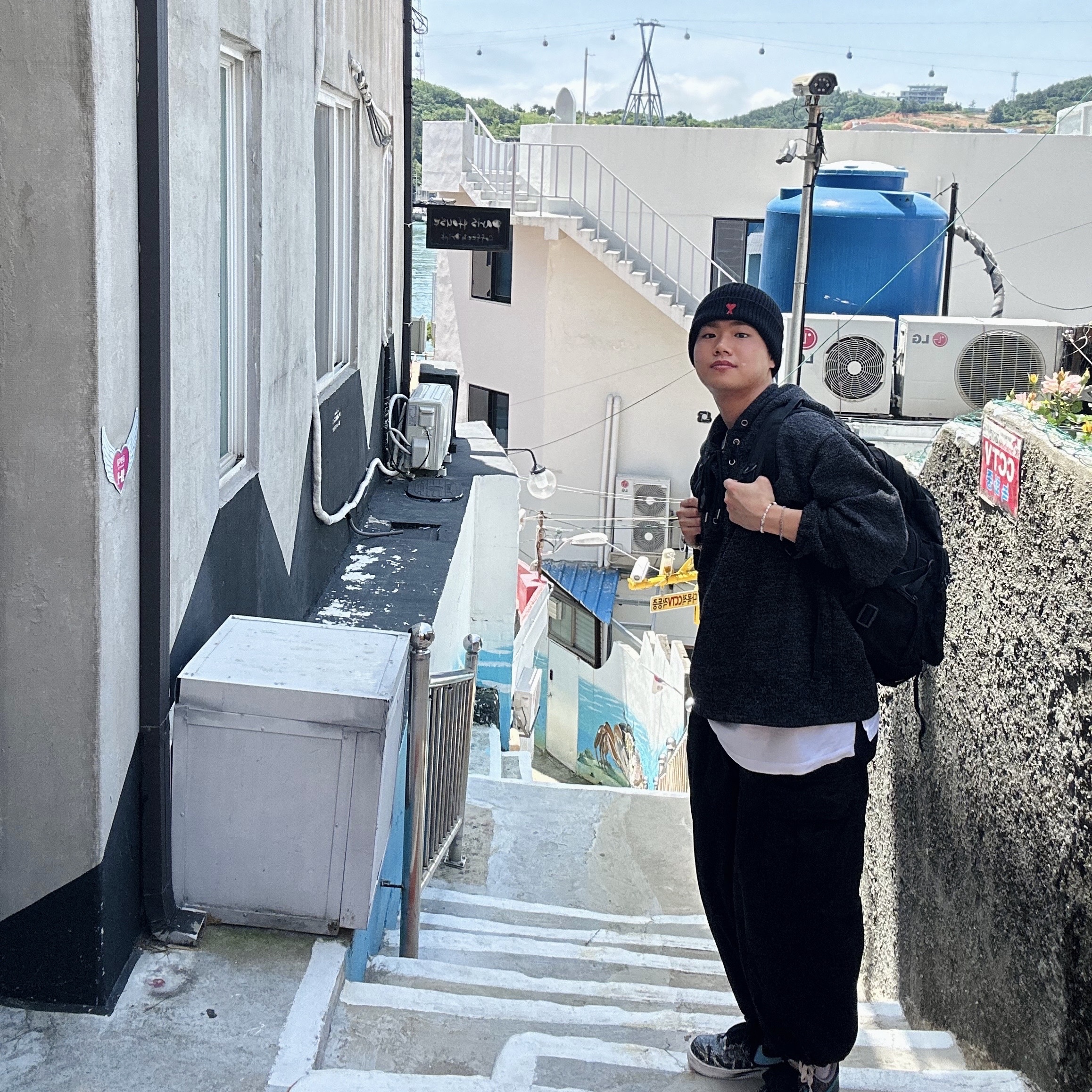 AMI de Coeur Beanie Black, Nike x Peaceminusone Air Force 1 Low Para-Noise 3.0 Black and Multicolor 착용 스타일