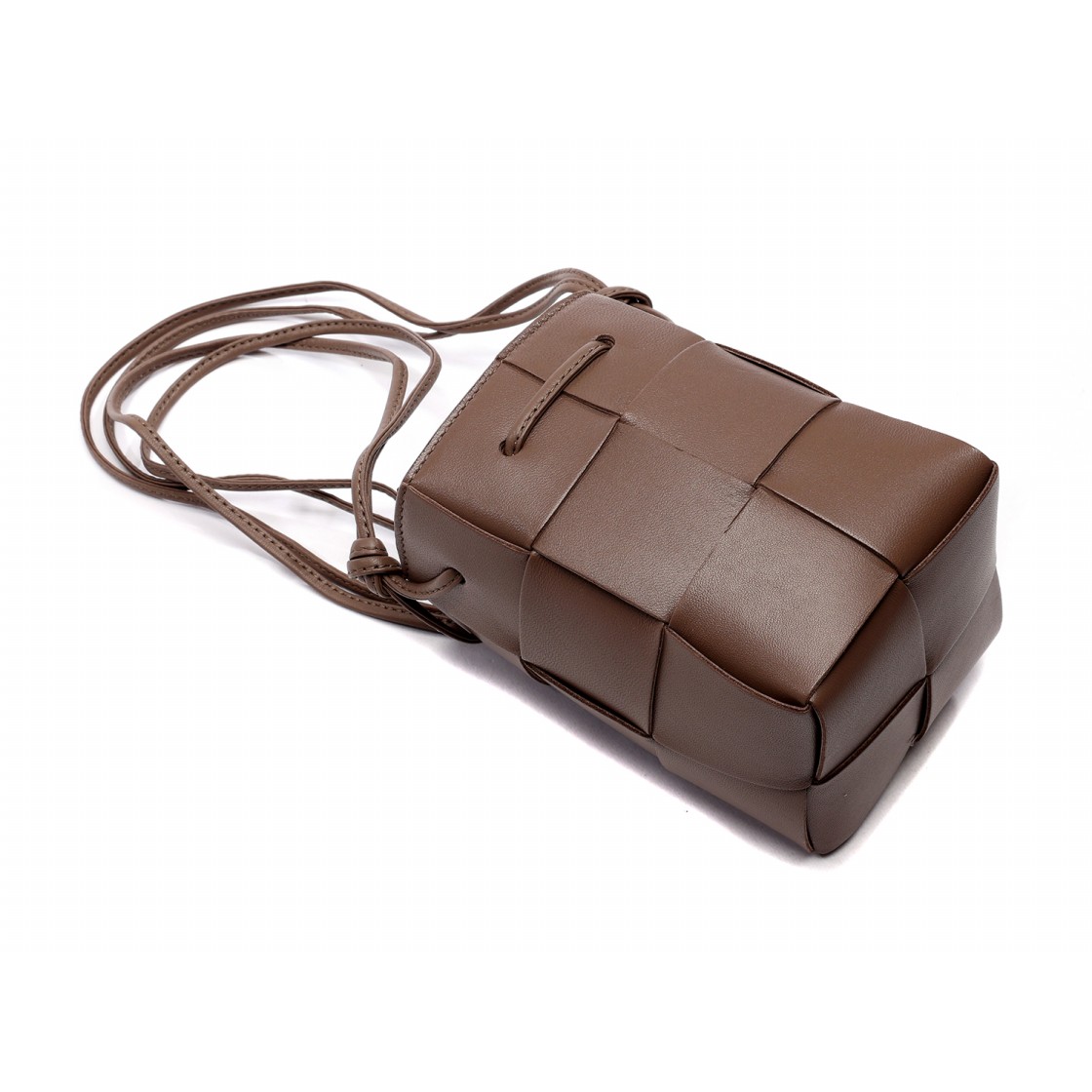 [25% 쿠폰] 보테가 베네타 미니 카세트 버킷백 토프 그레이([25% 쿠폰] Bottega Veneta Mini Cassette Bucket Bag Taupe Grey) - 5