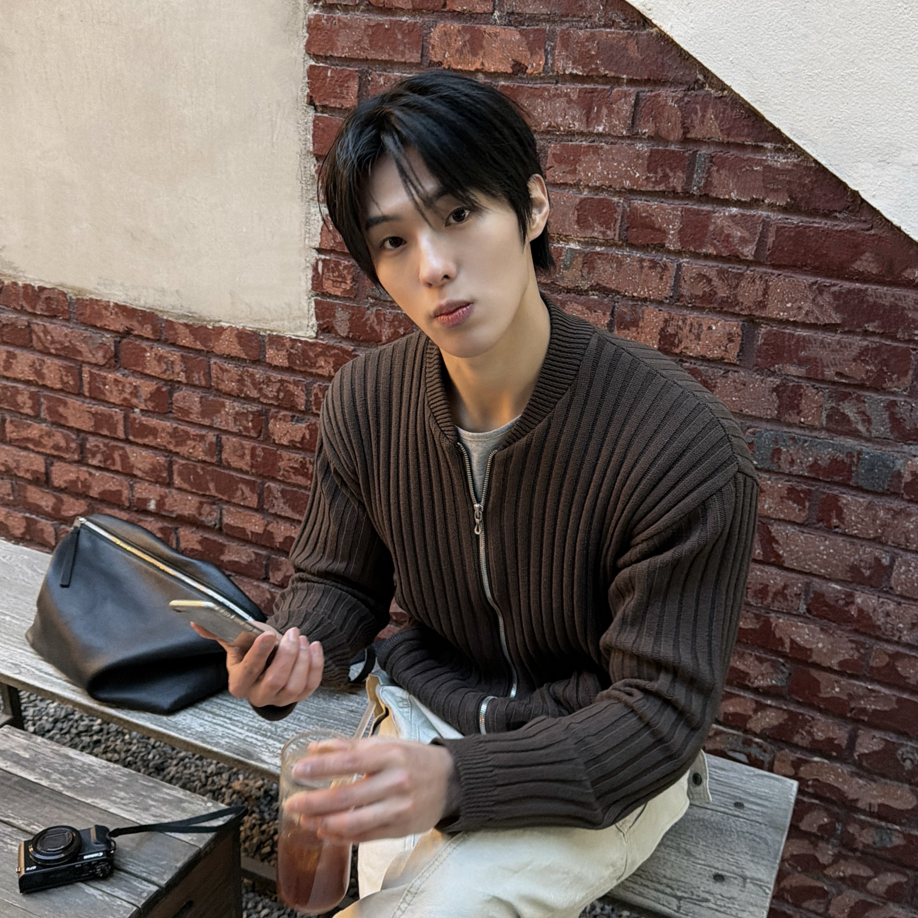 Polyteru Human Index Human Knit Zip Up Mocha Brown 착용 스타일 - 7