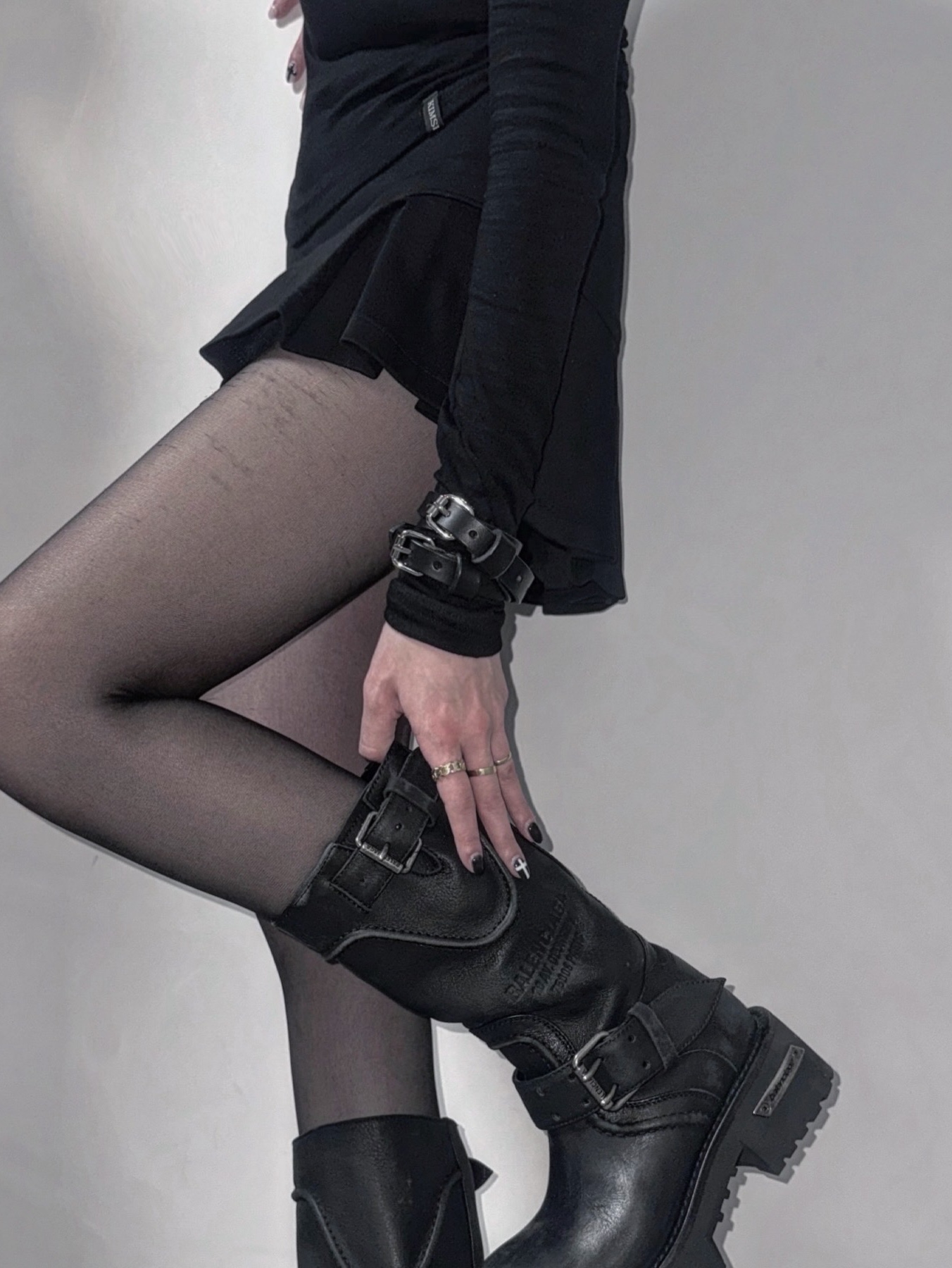 DIRT NAP Double Bind Bracelet Silver, (W) Balenciaga Venom Boot Black 착용 스타일 - 1