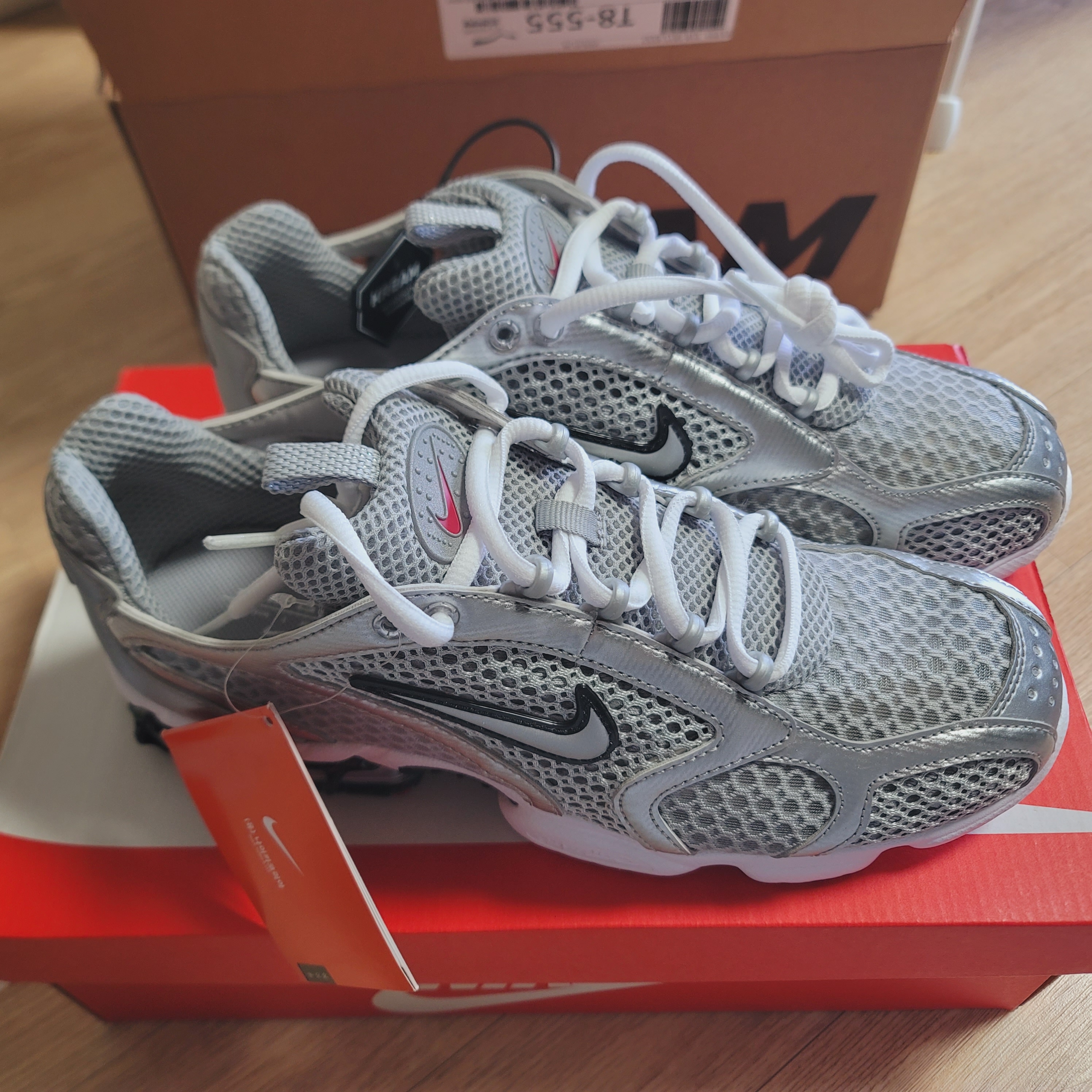 Nike Air Zoom Spiridon Cage 2 Metallic Silver 착용 스타일
