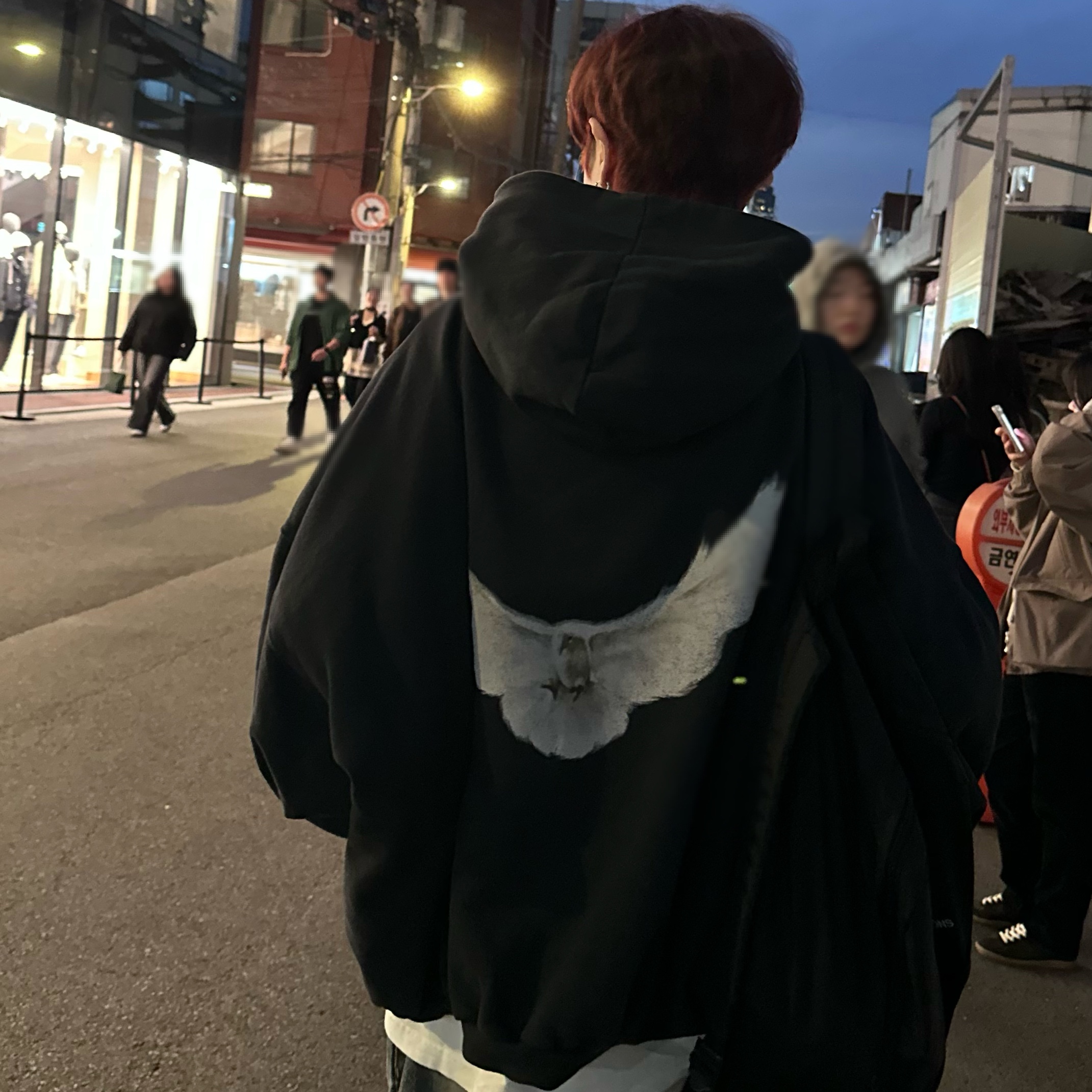 Yeezy Gap Engineered By Balenciaga Dove Hoodie Washed Black 착용 스타일 - 2