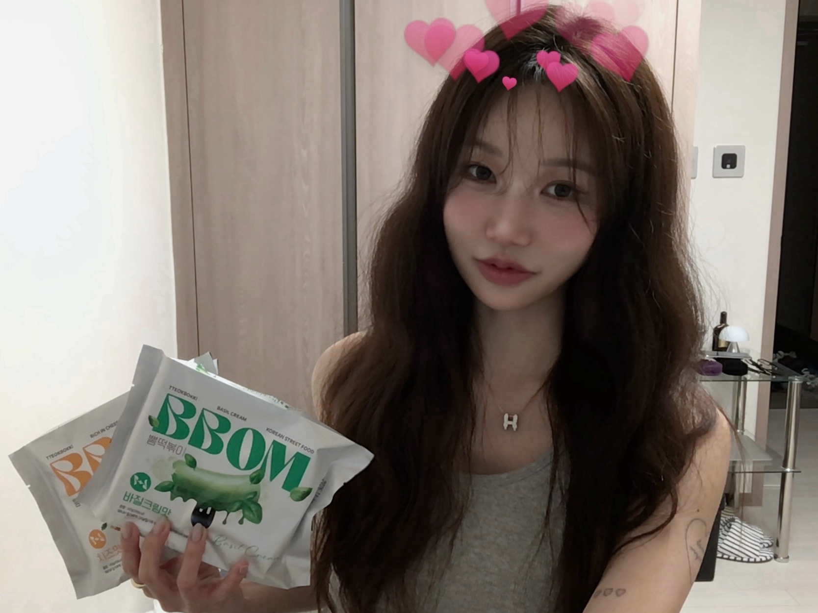 [KREAM 단독] BBOM Ttekbokki Launch Pack 3, BBOM Tteokbokki Mix Pack 착용 스타일 - 1