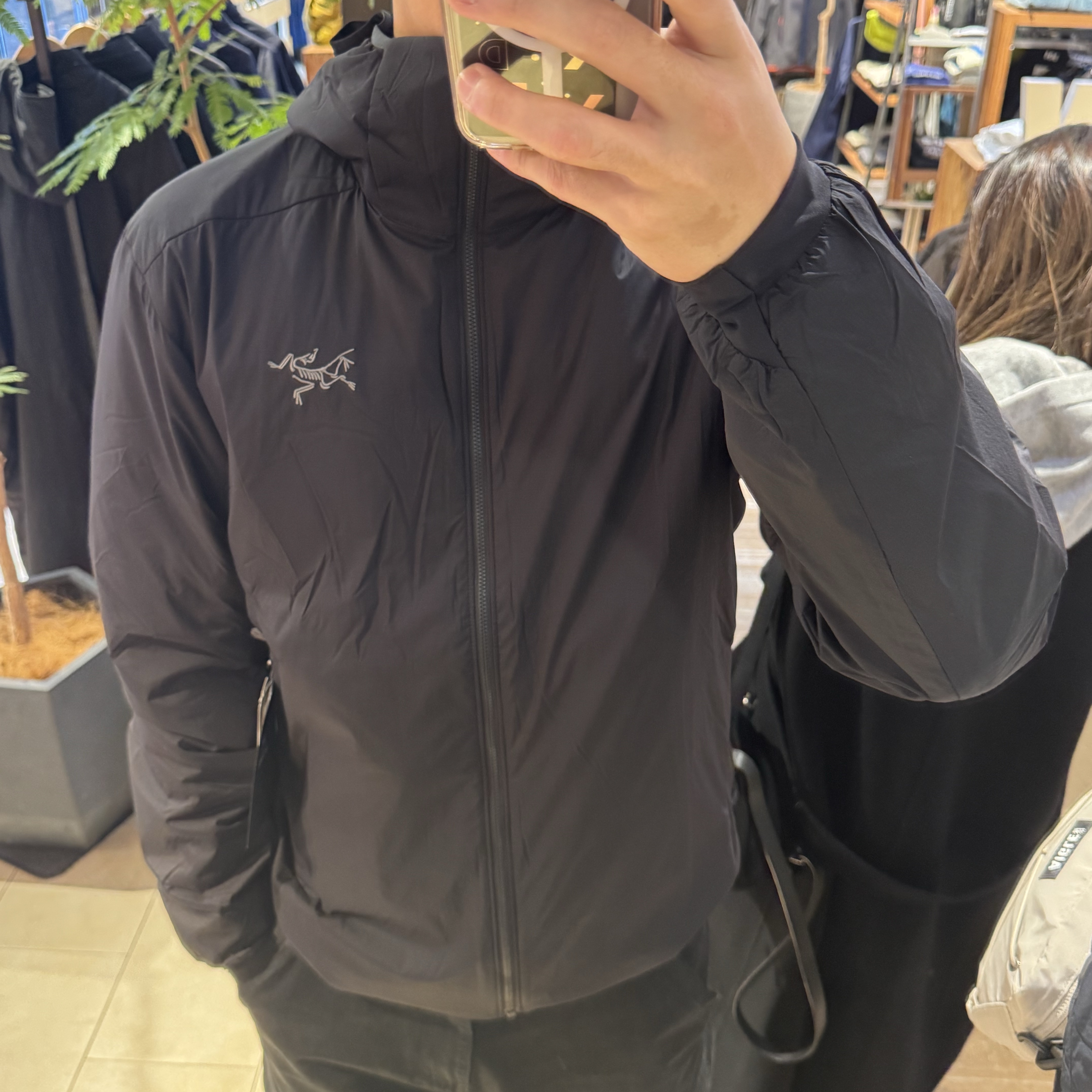 Arc'teryx Atom Hoody Black 착용 스타일