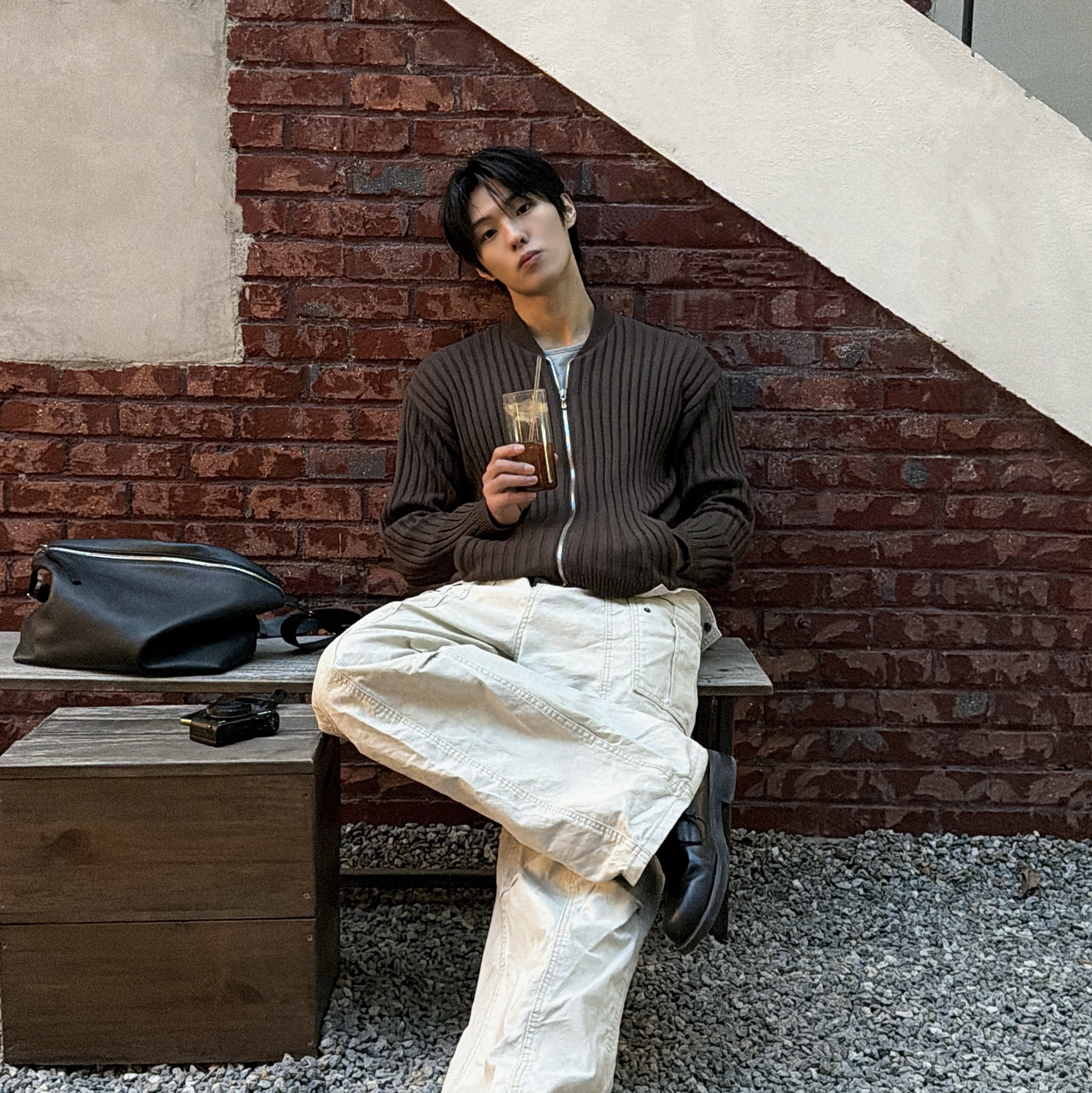Polyteru Human Index Human Knit Zip Up Mocha Brown 착용 스타일 - 4