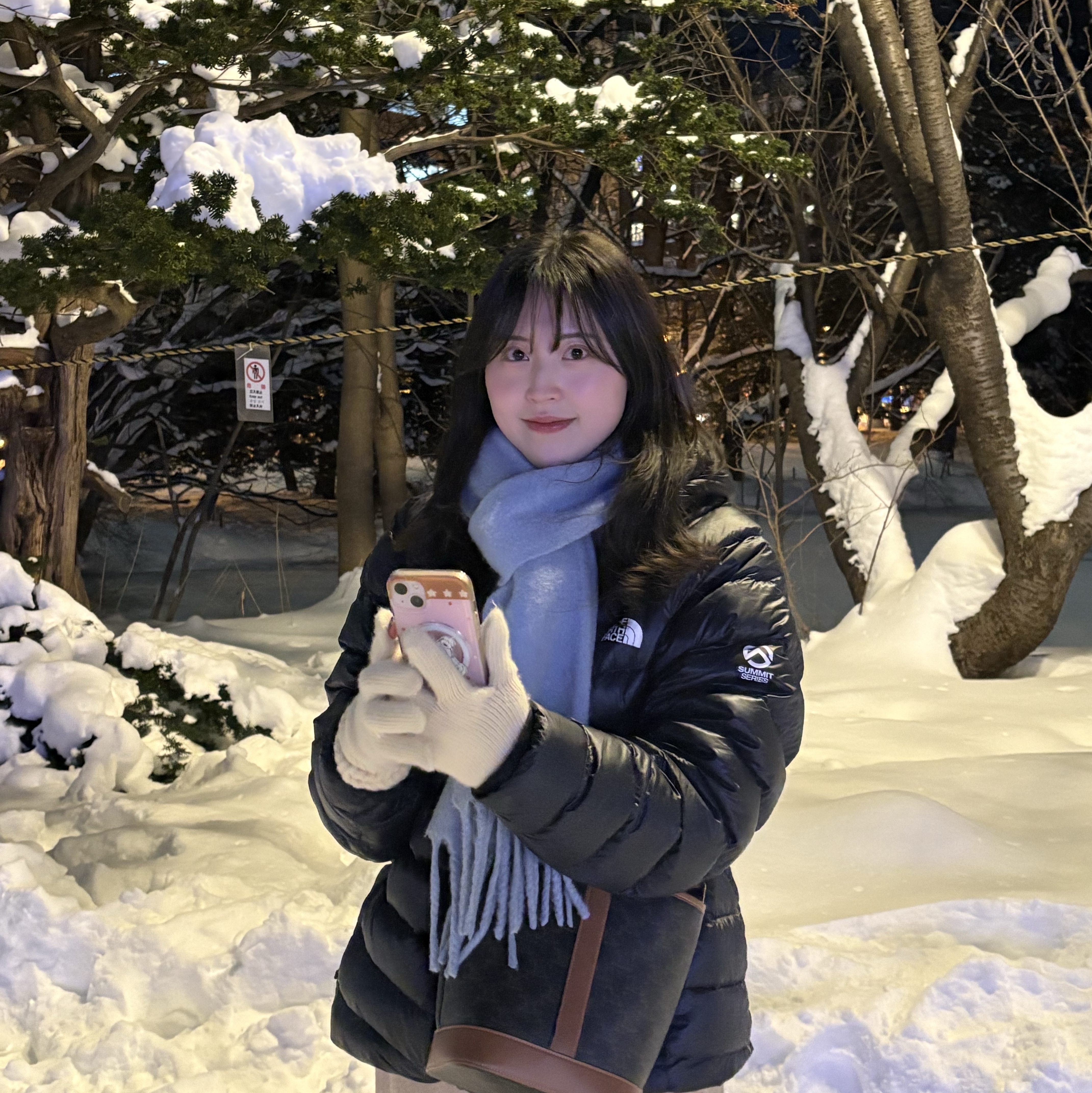 The North Face Summit Mattehorn RDS Down Jacket Indigo, Celine Small Bucket in Triomphe Canvas and Calfskin Tan 착용 스타일 - 1