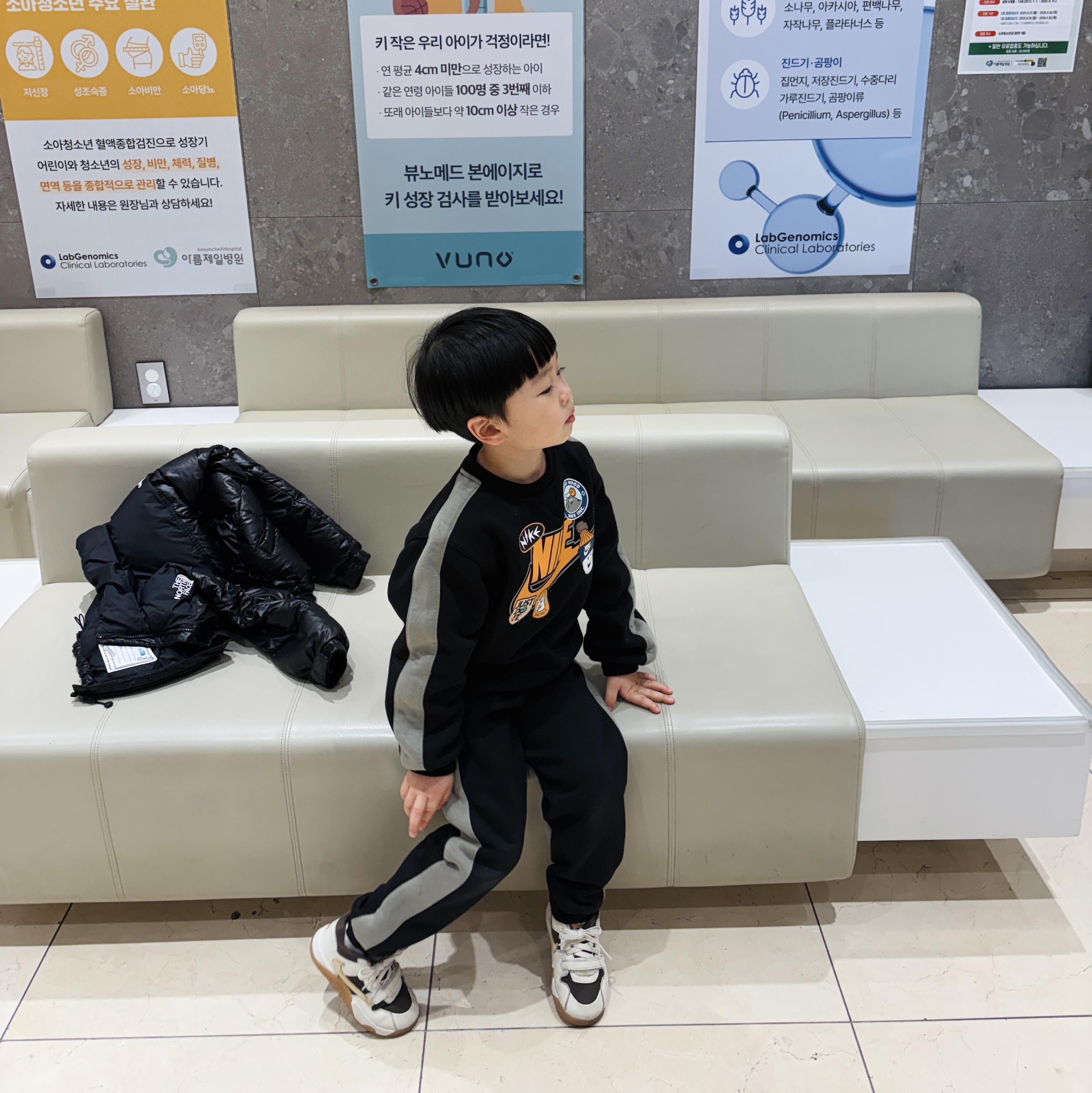 (Kids) The North Face 1996 Eco Nuptse Down Jacket Real Black, (TD) Jordan x Travis Scott Jumpman Jack TR Sail and Dark Mocha 착용 스타일 - 2