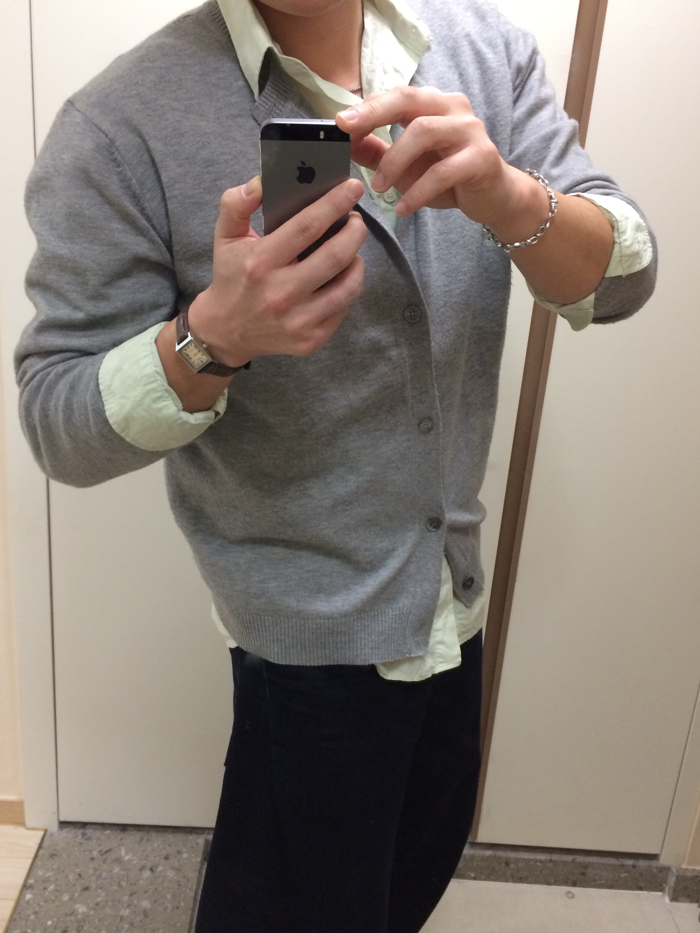 New Balance 2002R Premium Vintage Grey, Casio LTP-V007L-9B 착용 스타일 - 4