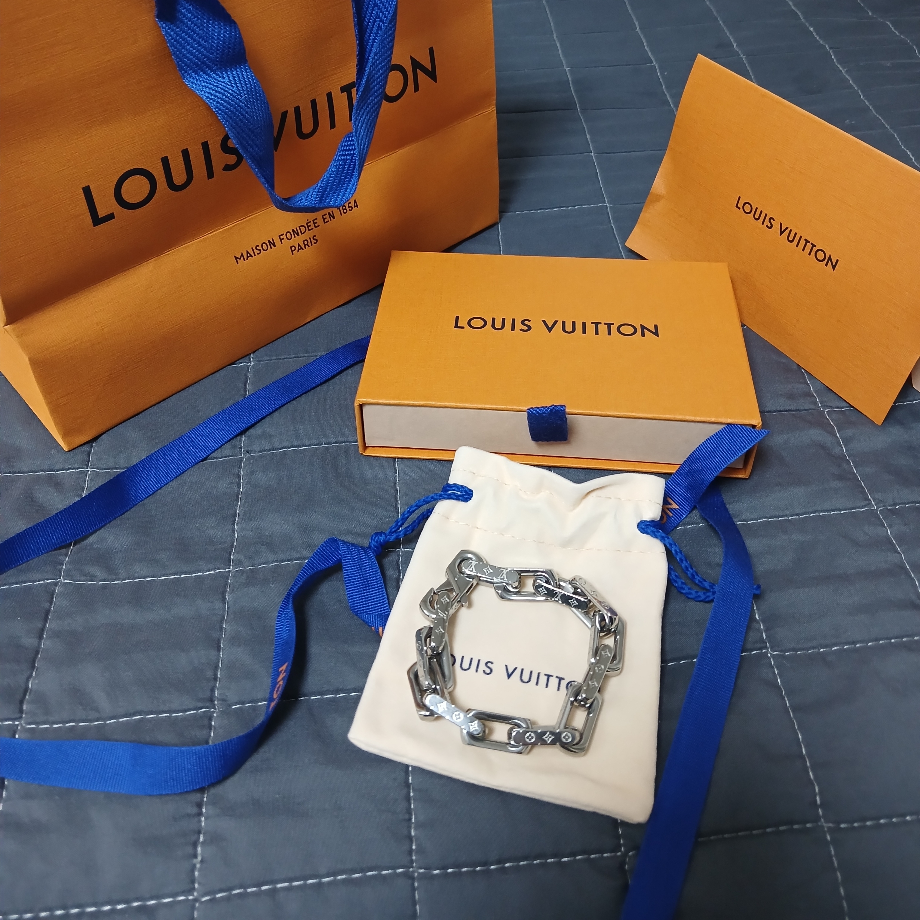 Louis Vuitton Monogram Chain Bracelet Silver 착용 스타일