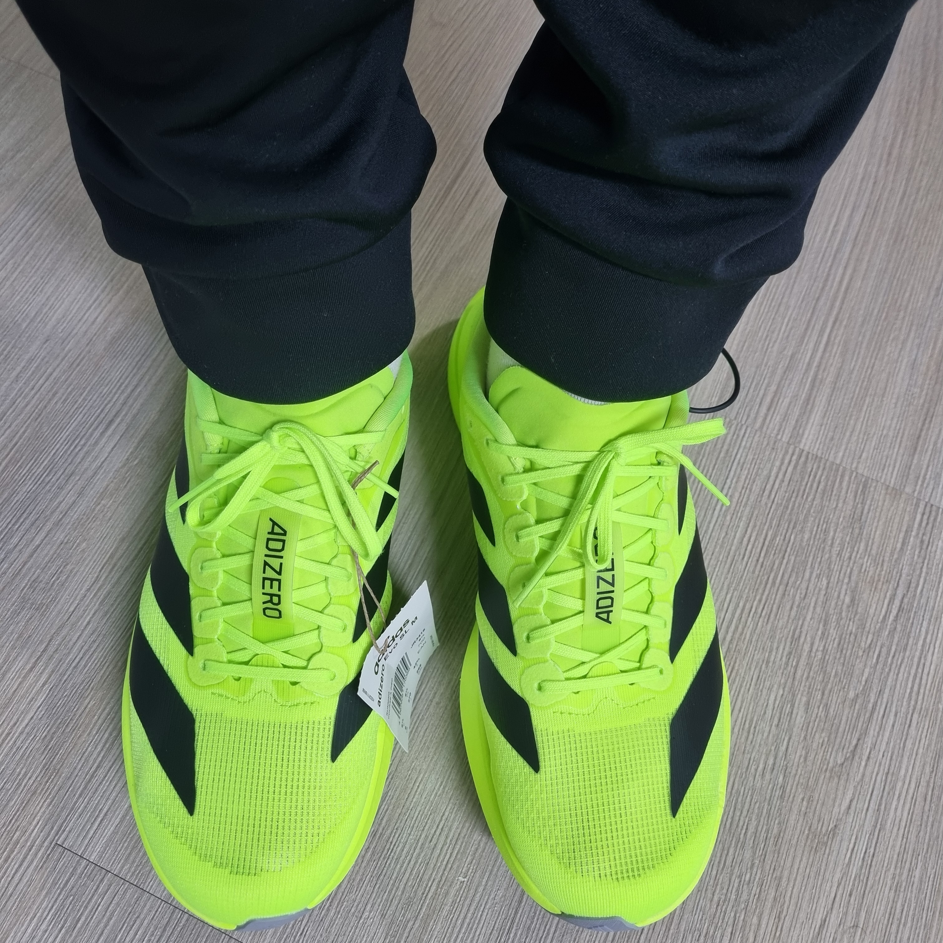 Adidas Adizero EVO SL Lucid Lemon Core Black 착용 스타일