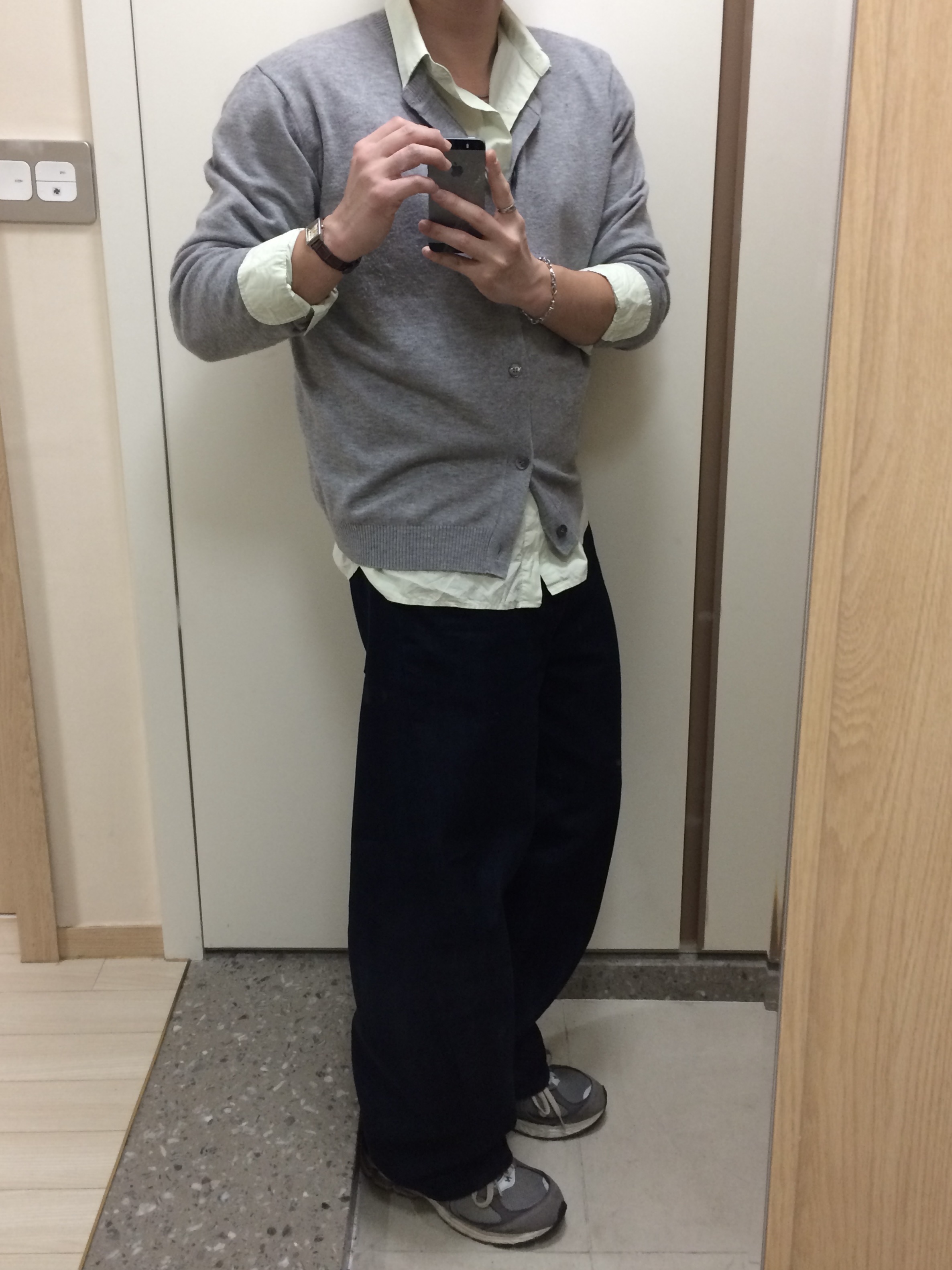 New Balance 2002R Premium Vintage Grey, Casio LTP-V007L-9B 착용 스타일 - 3