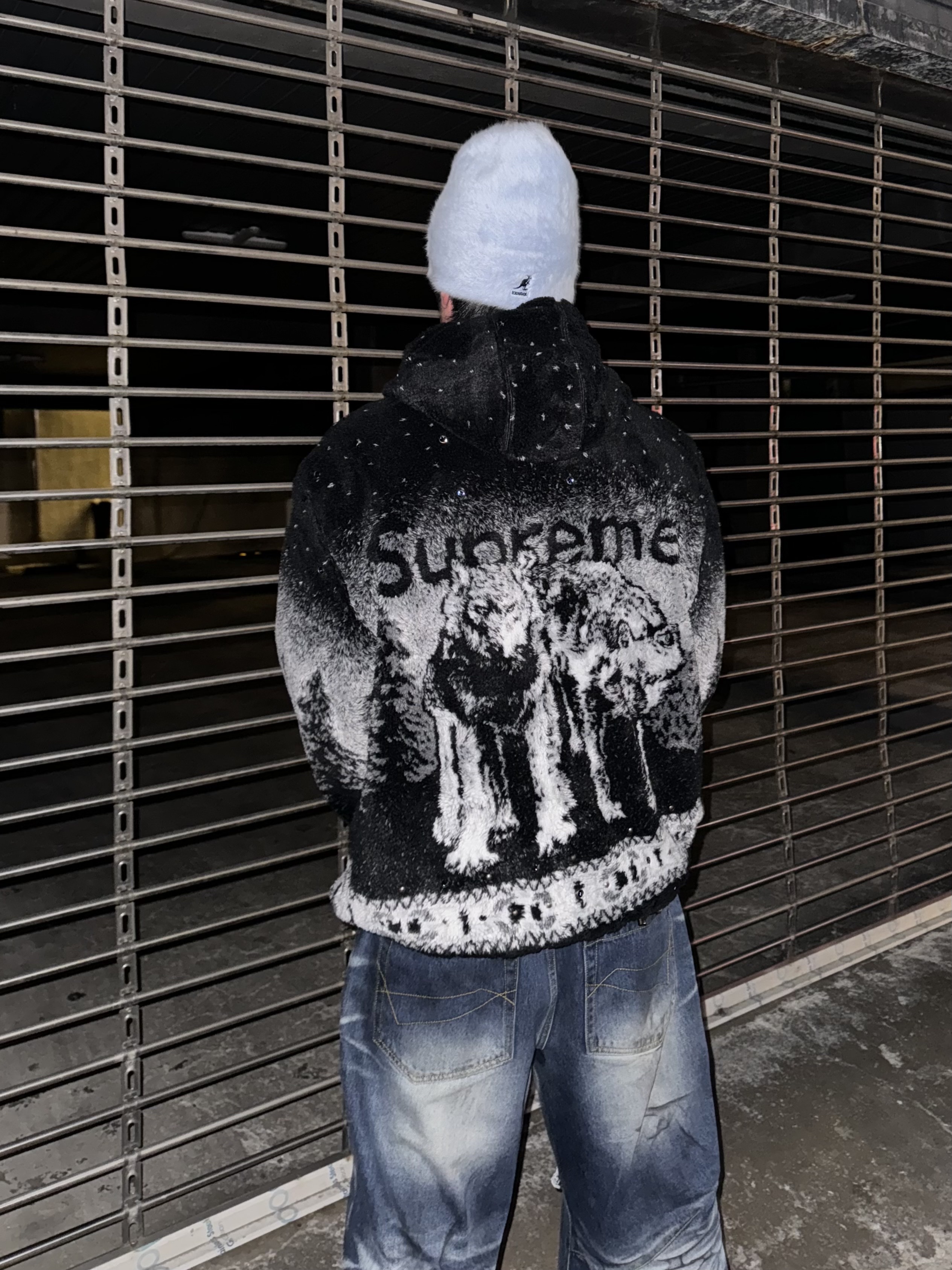 Supreme x B.B. Simon Reversible Hooded Fleece Jacket Black - 25FW, Supreme x Kangol Furgora Script Beanie Light Blue - 25FW 착용 스타일 - 1