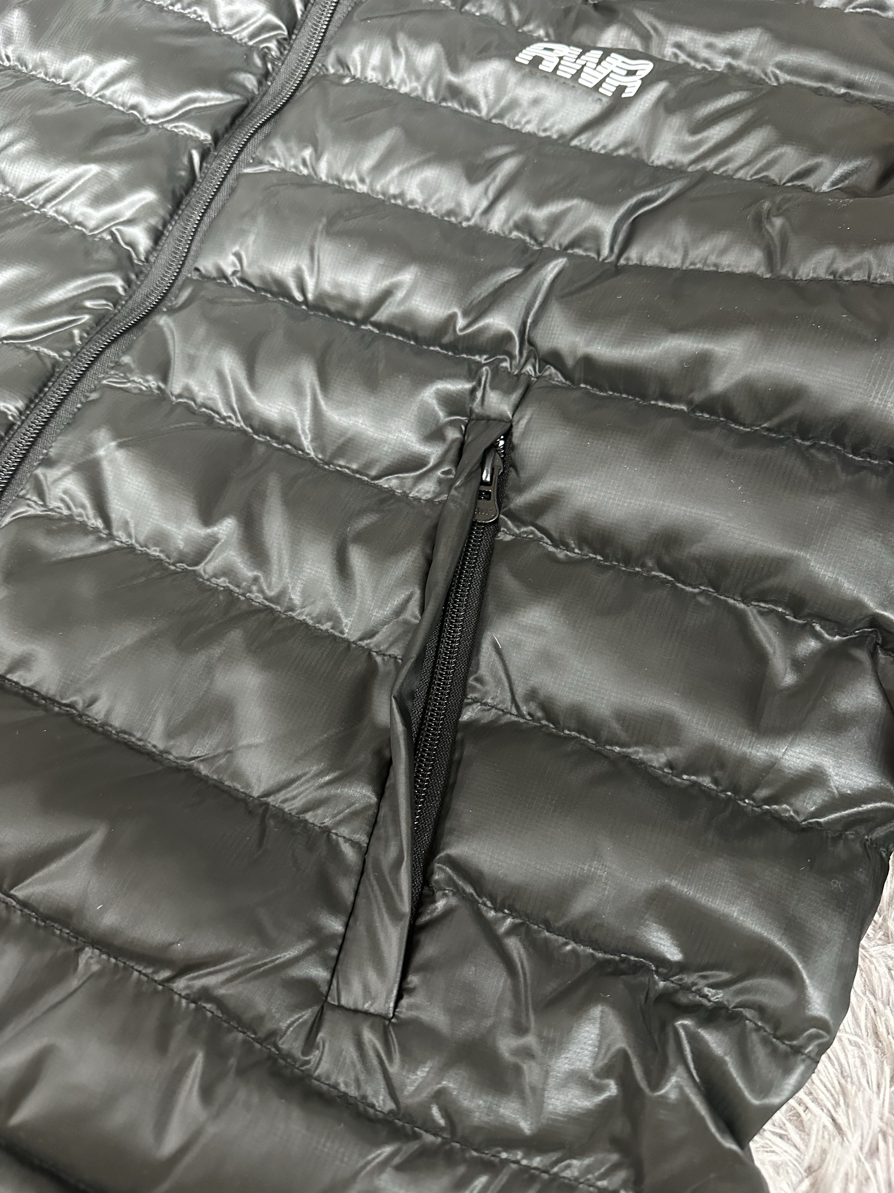[KREAM 단독] runwhither Lightweight Hoodie Padding Black 착용 스타일 - 2