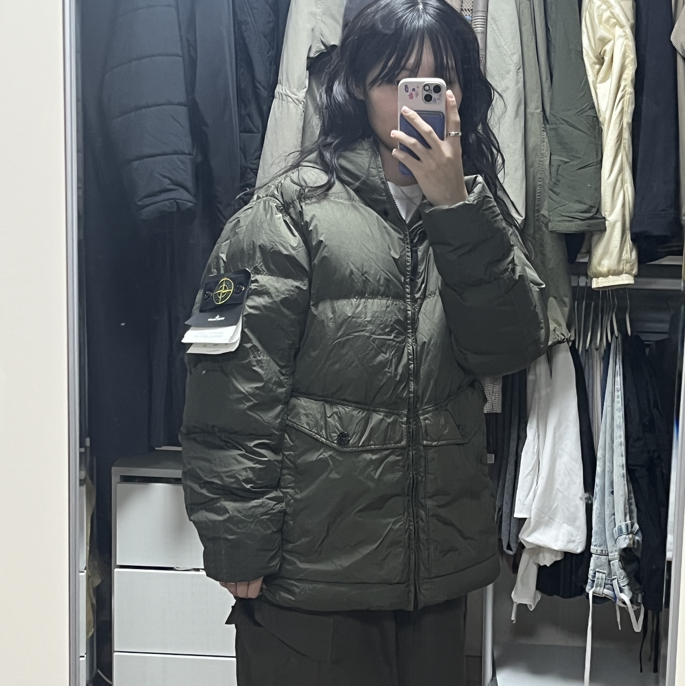 Stone Island 4100011 Crinkle Reps NY Recycled Nylon Hooded Down Jacket with Wind Resistance Military Green - 25FW 착용 스타일