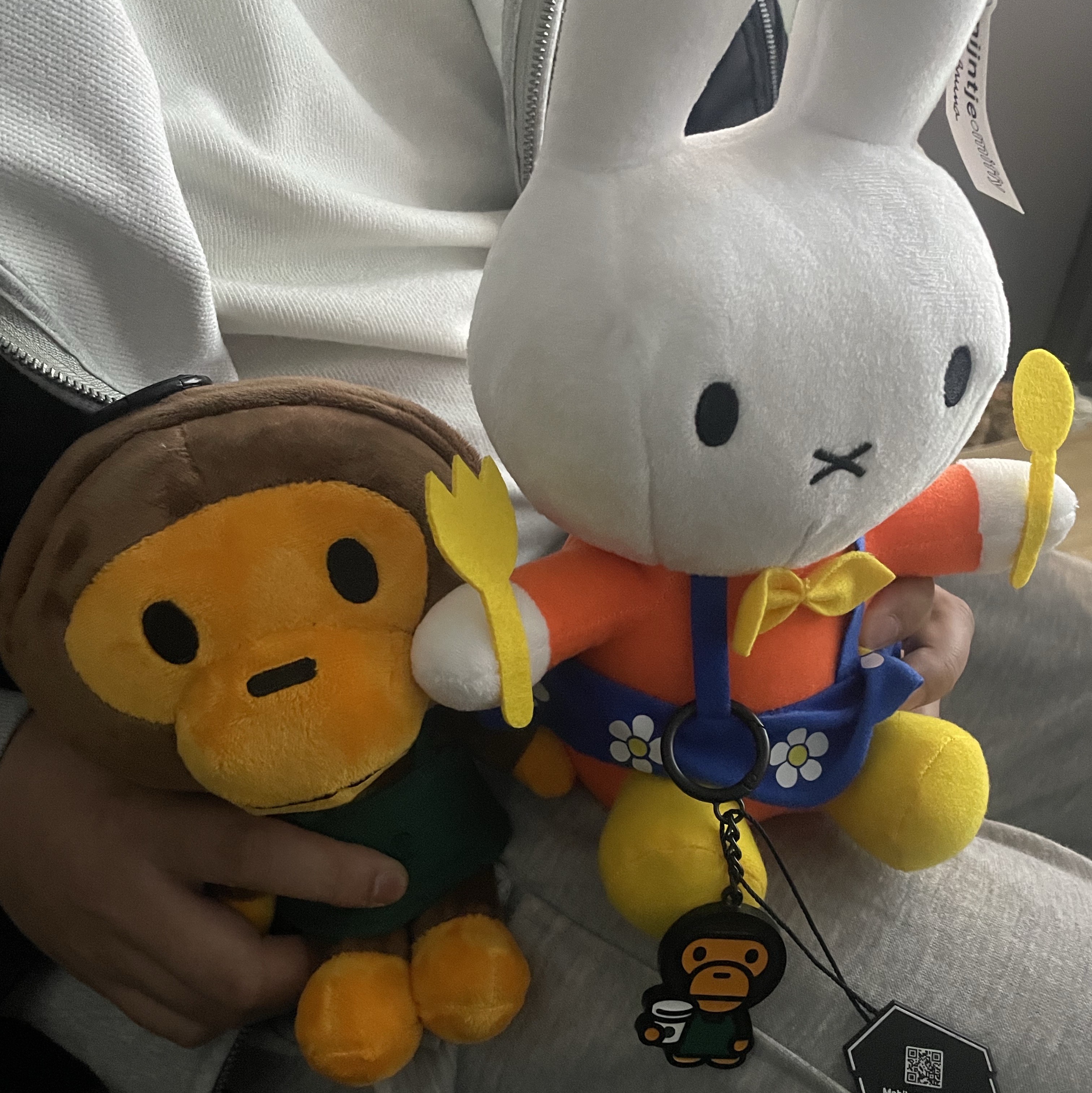 Starbucks x BAPE Baby Milo Foldable Bag, Starbucks x BAPE Baby Milo Keychain 착용 스타일