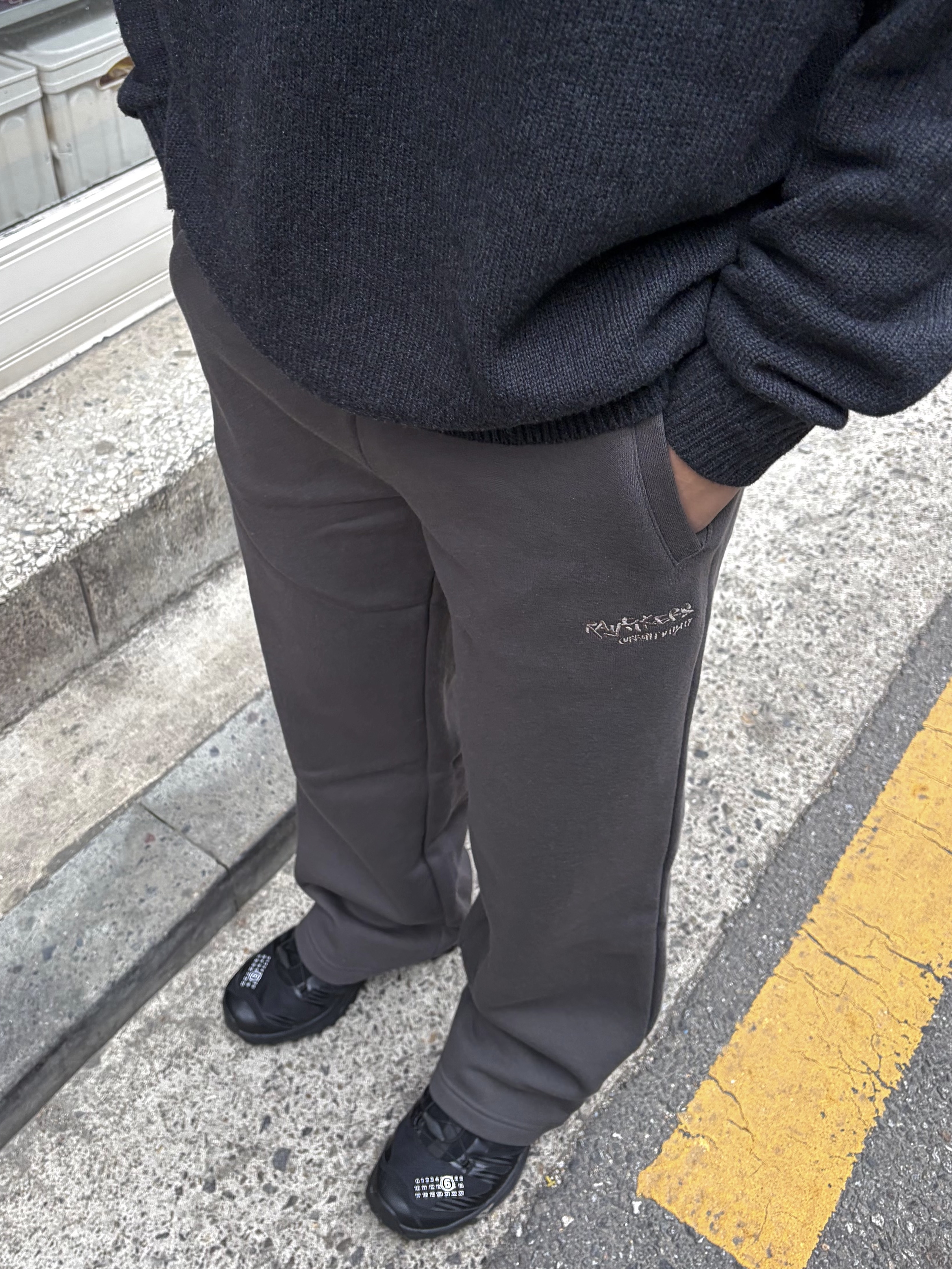 noun Layered V Neck Knit Charcoal, MUCENT 4way Sigature Logo Tote Bag Black 착용 스타일 - 4