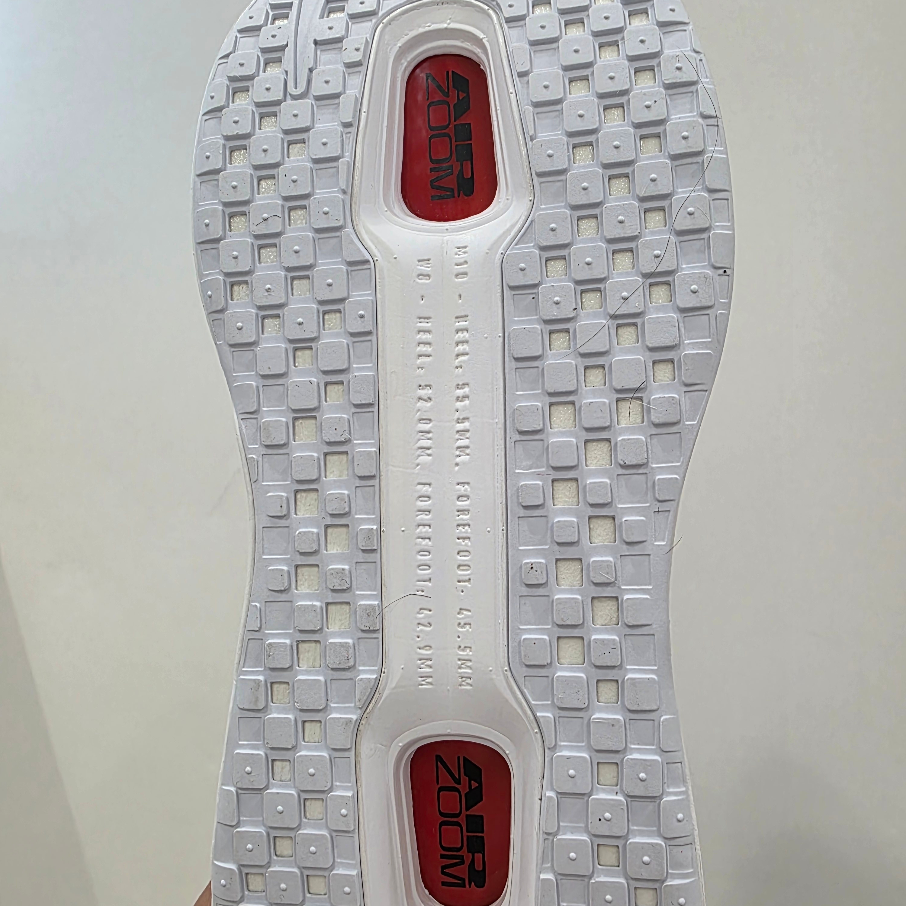 Nike Vomero Premium White Bright Crimson 착용 스타일 - 2