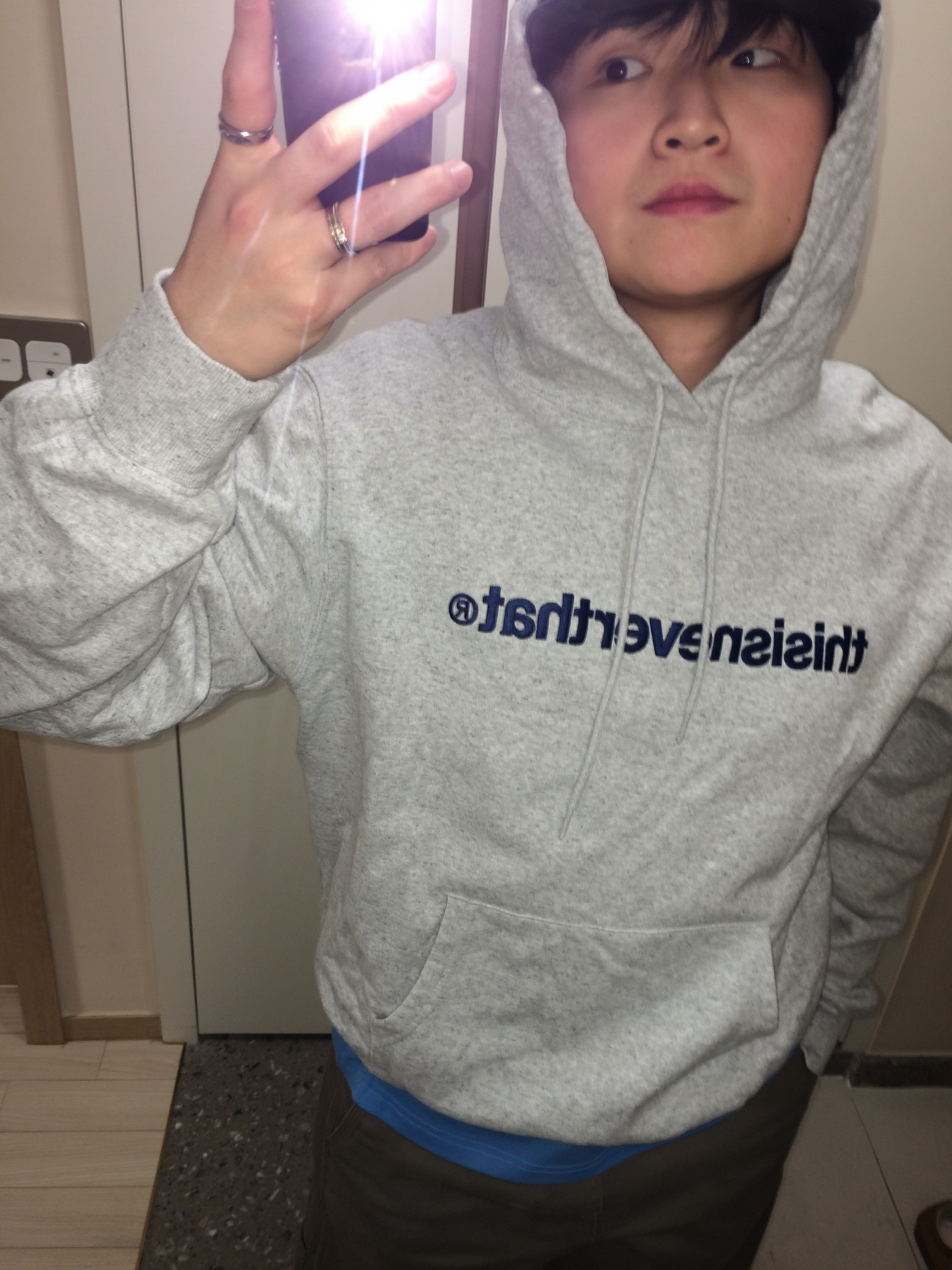 Thisisneverthat T-Logo Hoodie Heather Grey, Dr. Martens 1461 Smooth Black 착용 스타일 - 2