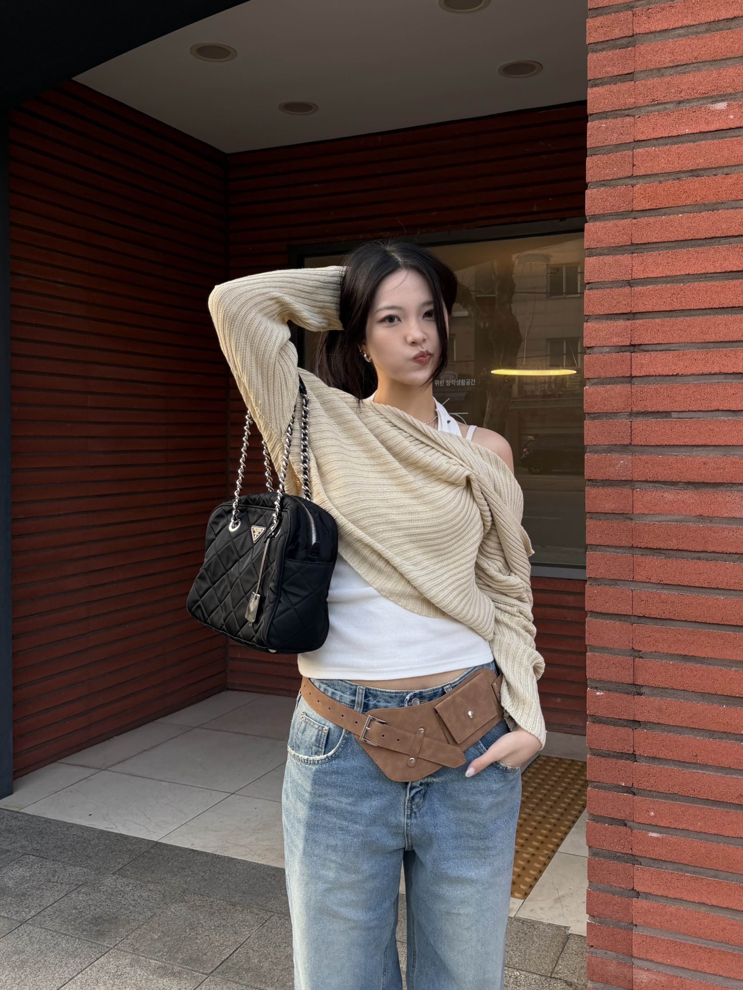 Prada Pocono Nylon Quilted Chain Shoulder Bag Black, Nike Air Force 1 '07 Low Triple Black 착용 스타일 - 1
