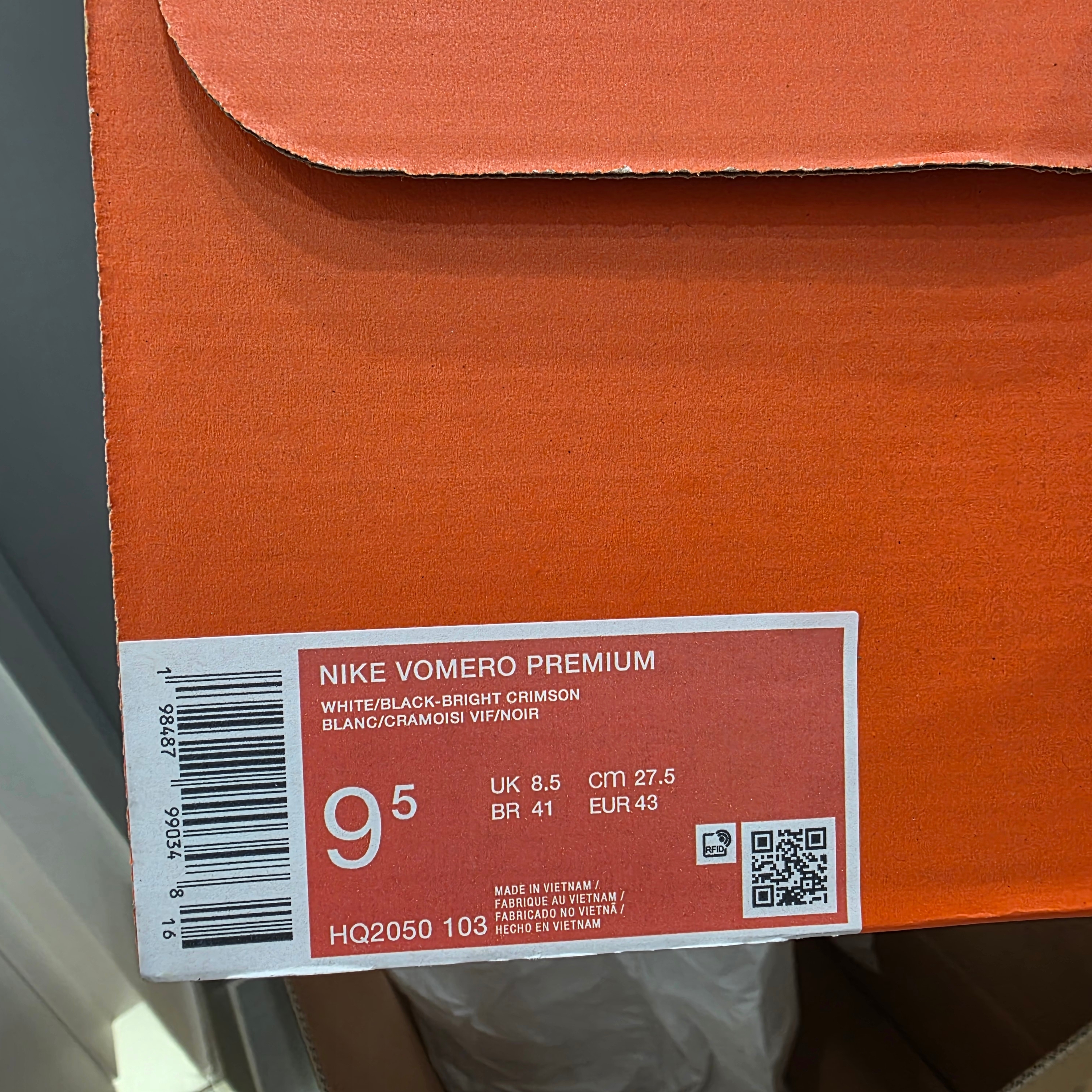 Nike Vomero Premium White Bright Crimson 착용 스타일 - 4