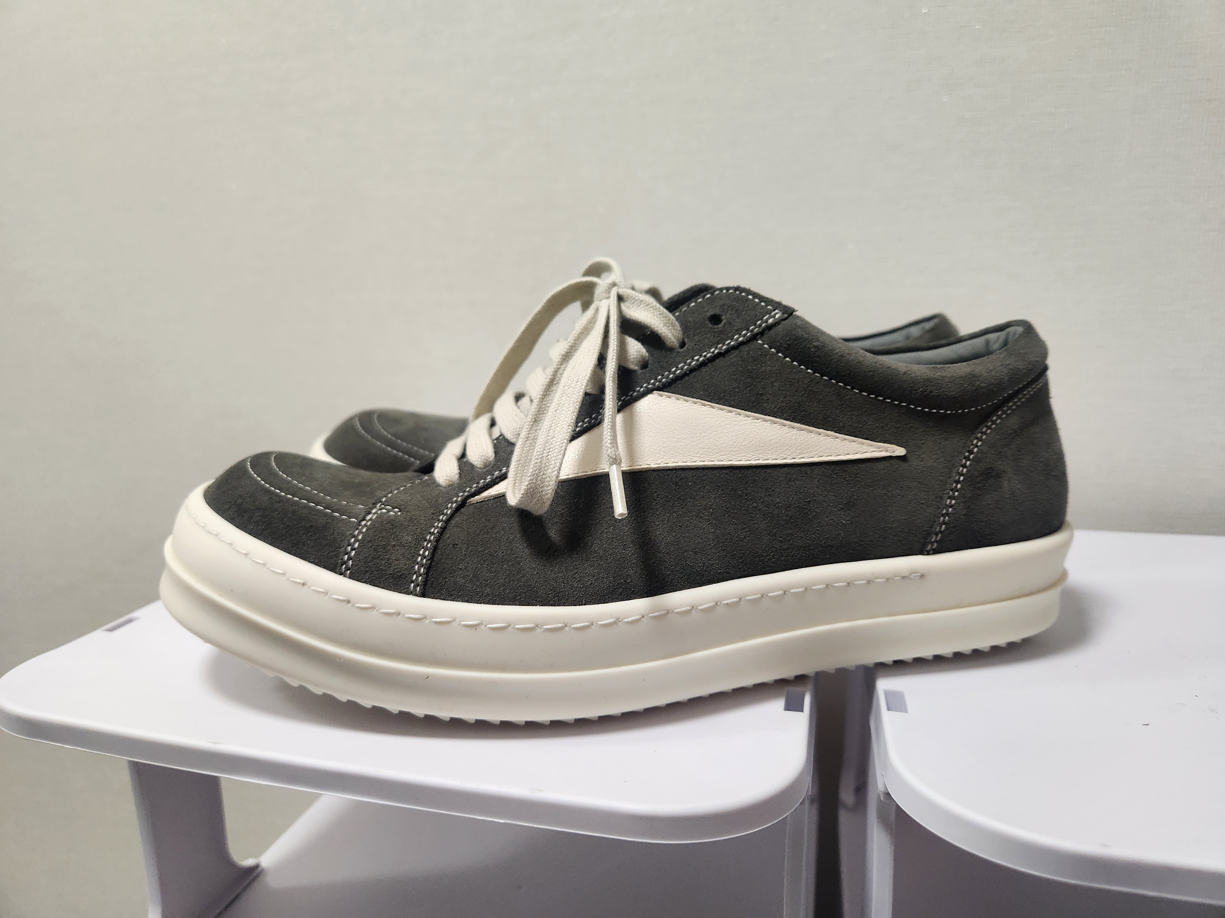 Rick Owens Temple Vintage Sneakers Khaki Milk 착용 스타일 - 1