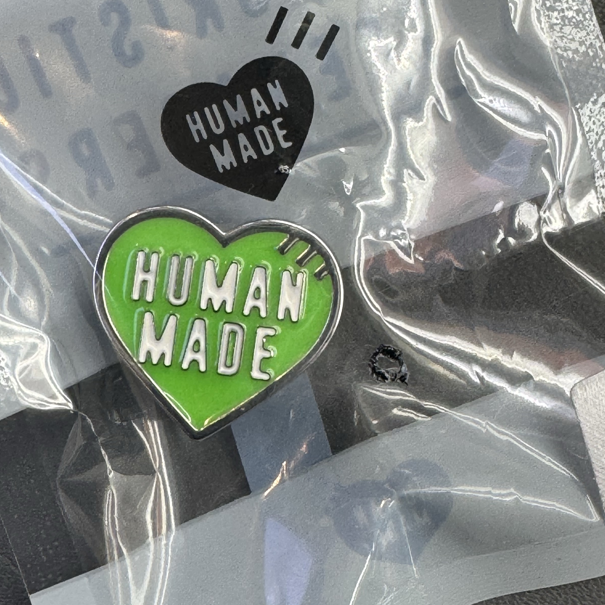 Human Made Heart Pin Green 착용 스타일