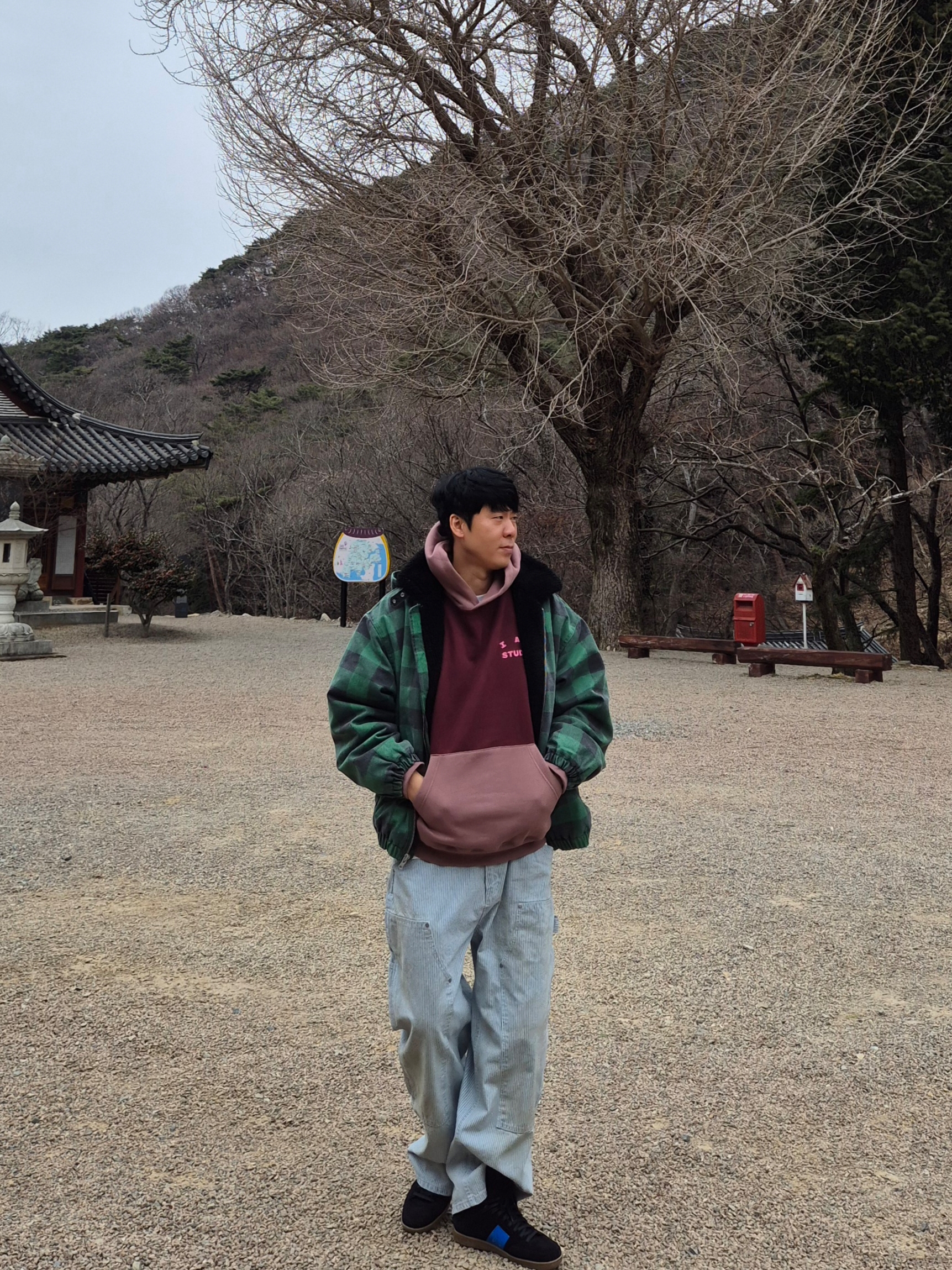 IAB Studio IAB Multi Color Hoodie, Suade Stripe Double Knee Denim Blue 착용 스타일 - 5