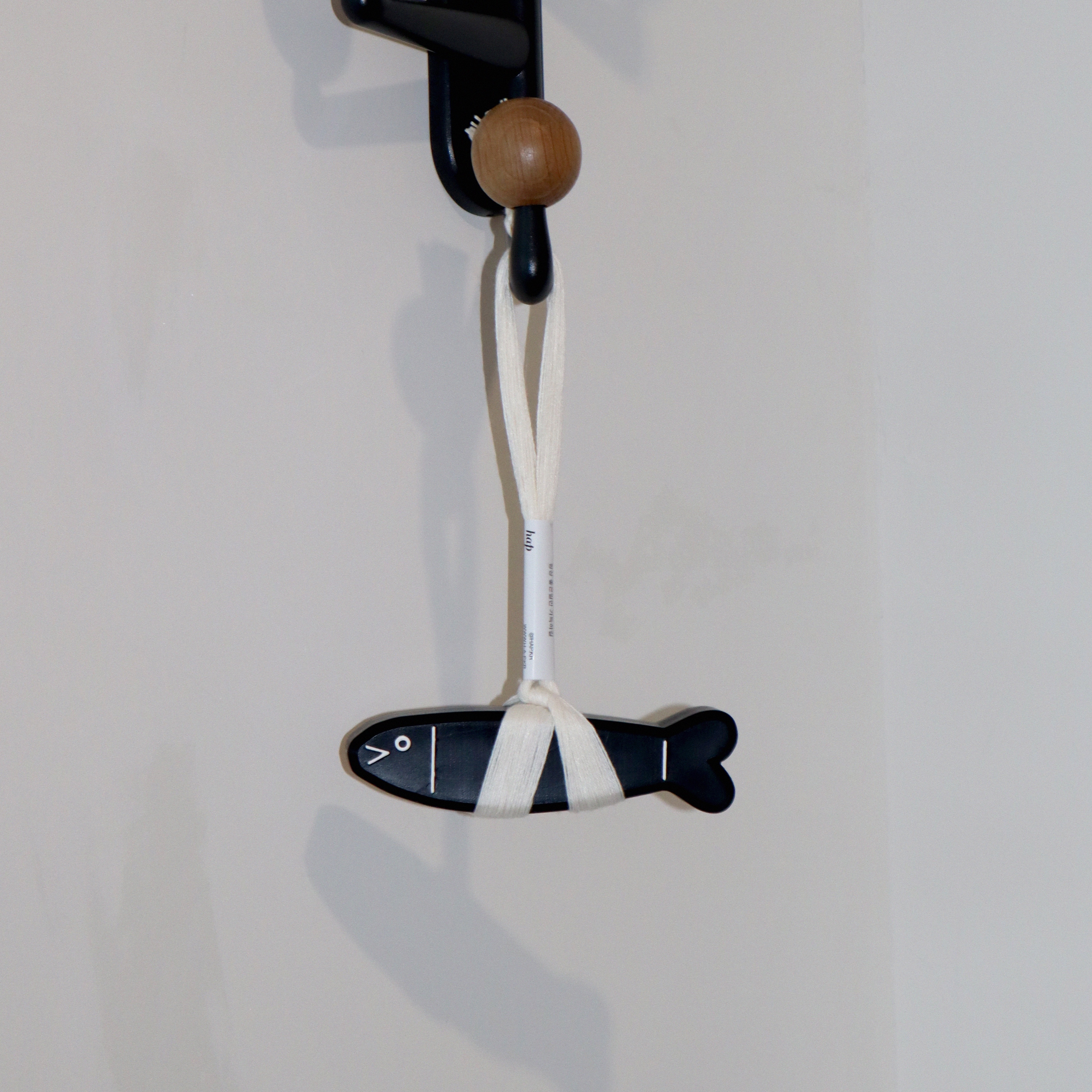 [KREAM 단독][선물 포장] HAP Luck pollack ornaments black 착용 스타일