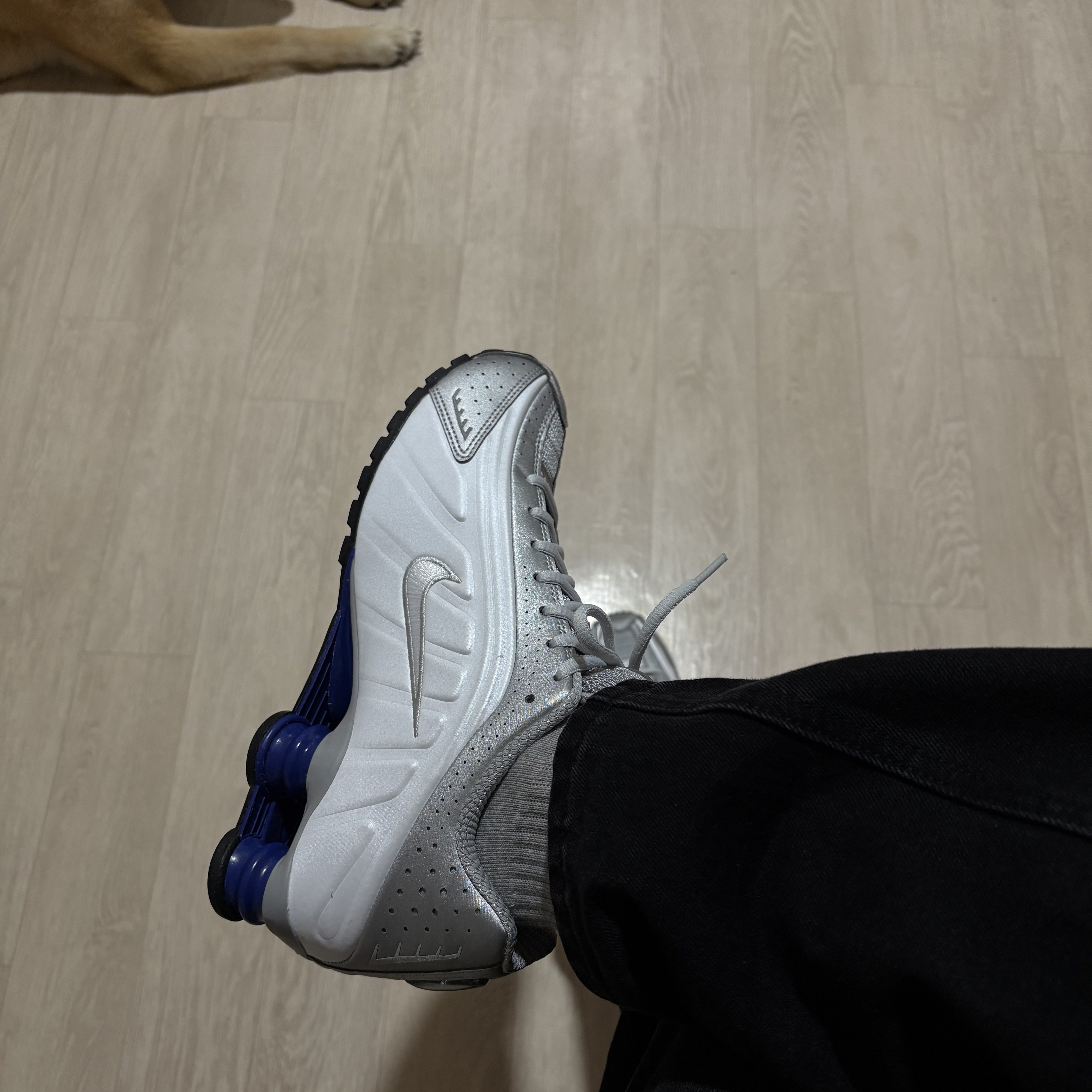 Nike Shox R4 White Metallic Silver Deep Royal Blue White 착용 스타일 - 4