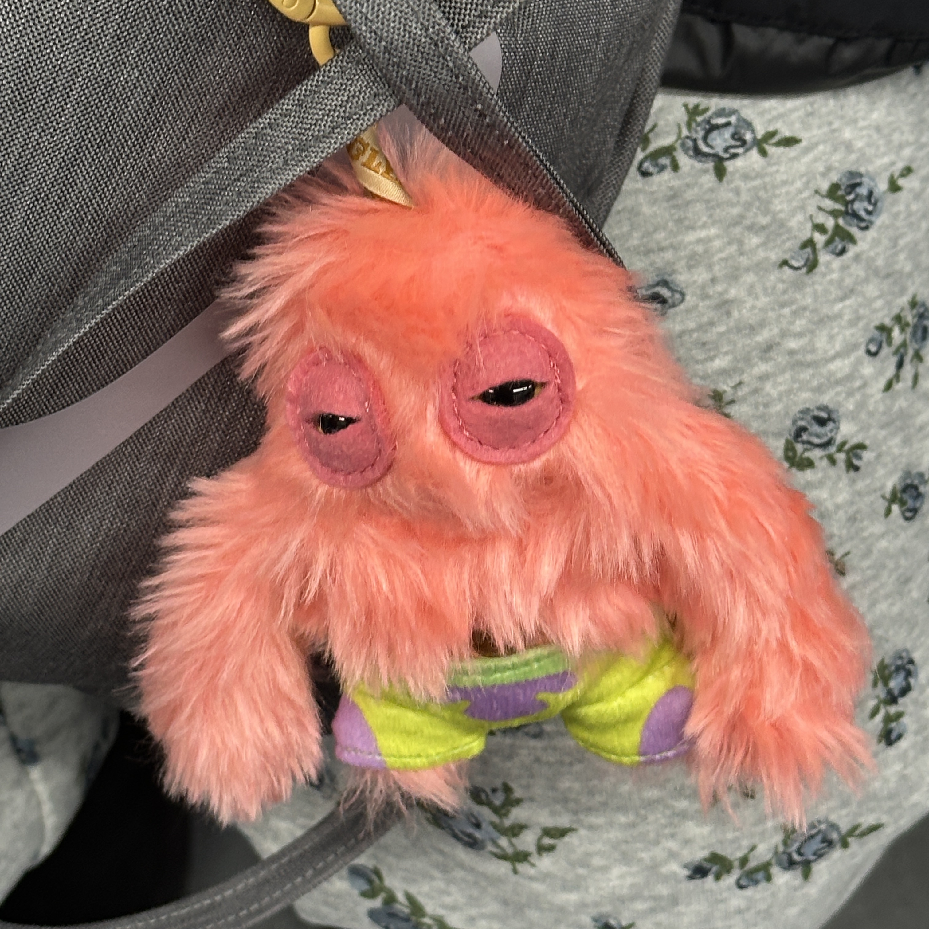 Fuggler x SpongeBob Patrick Star Keyring Pink 착용 스타일