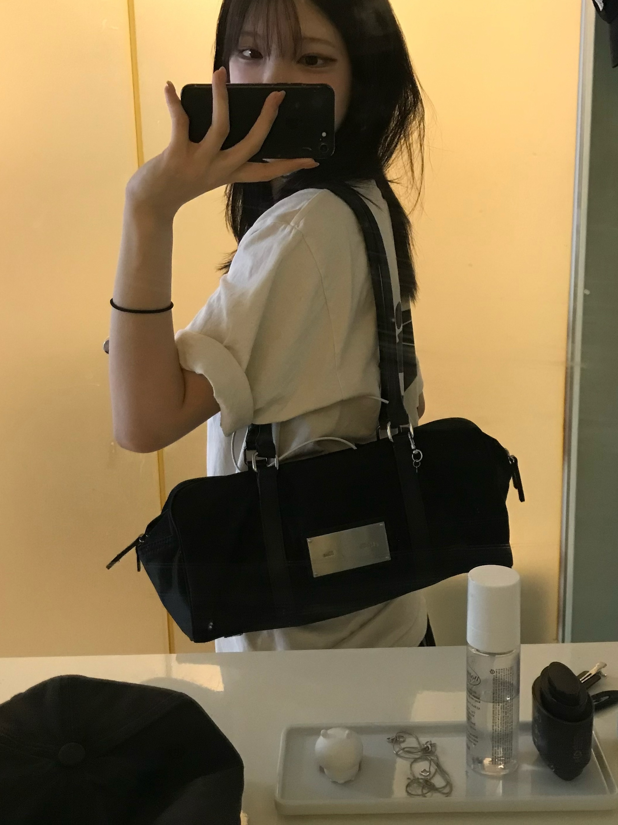 Stussy Surfwalk Pigment Dyed T-Shirt Natural, Matin Kim Sporty Tote Bag Black 착용 스타일