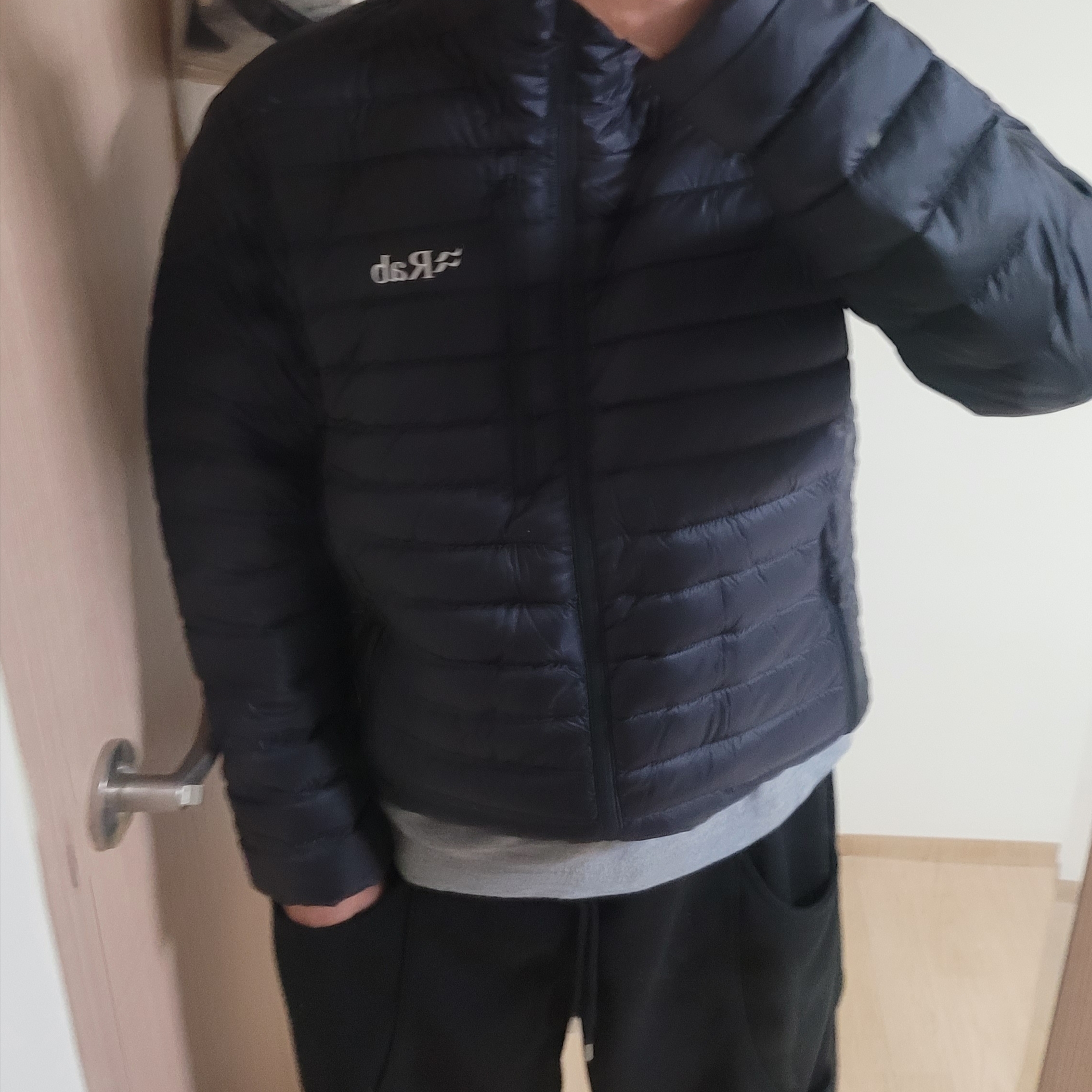 Rab Microlight Alpine Jacket Black 착용 스타일