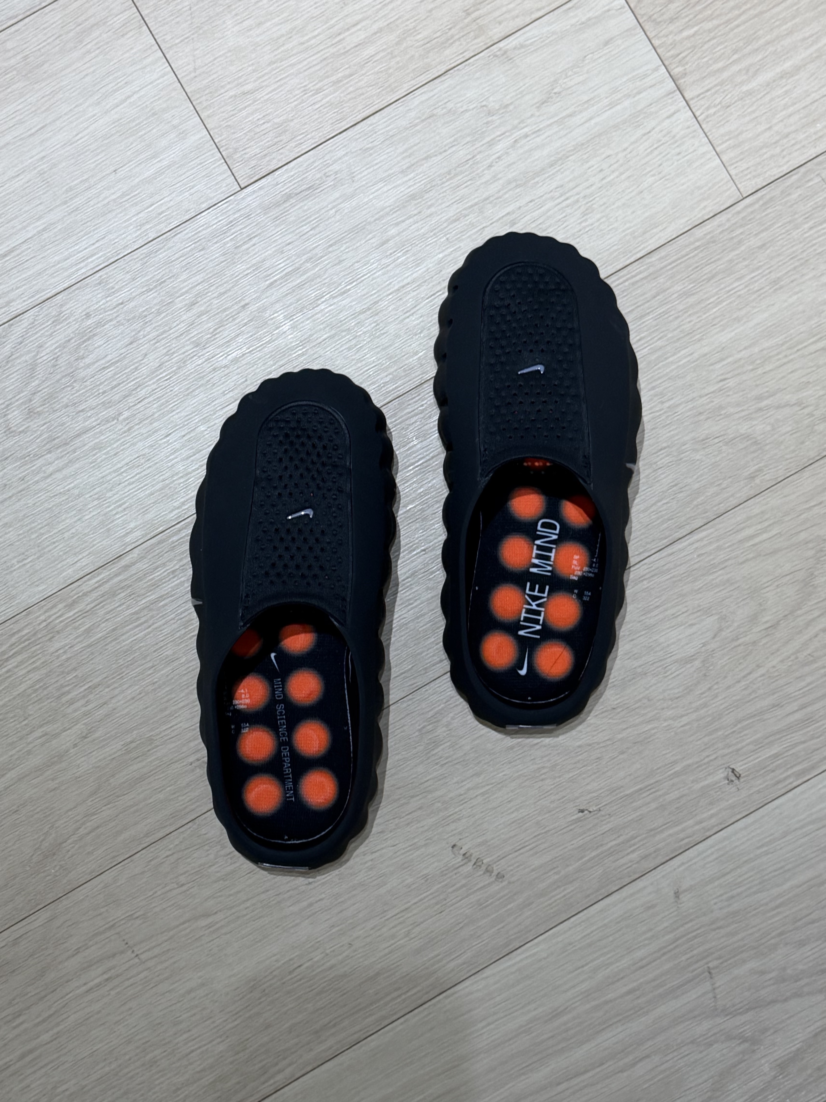 Nike Mind 001 Black Chrome 착용 스타일 - 3