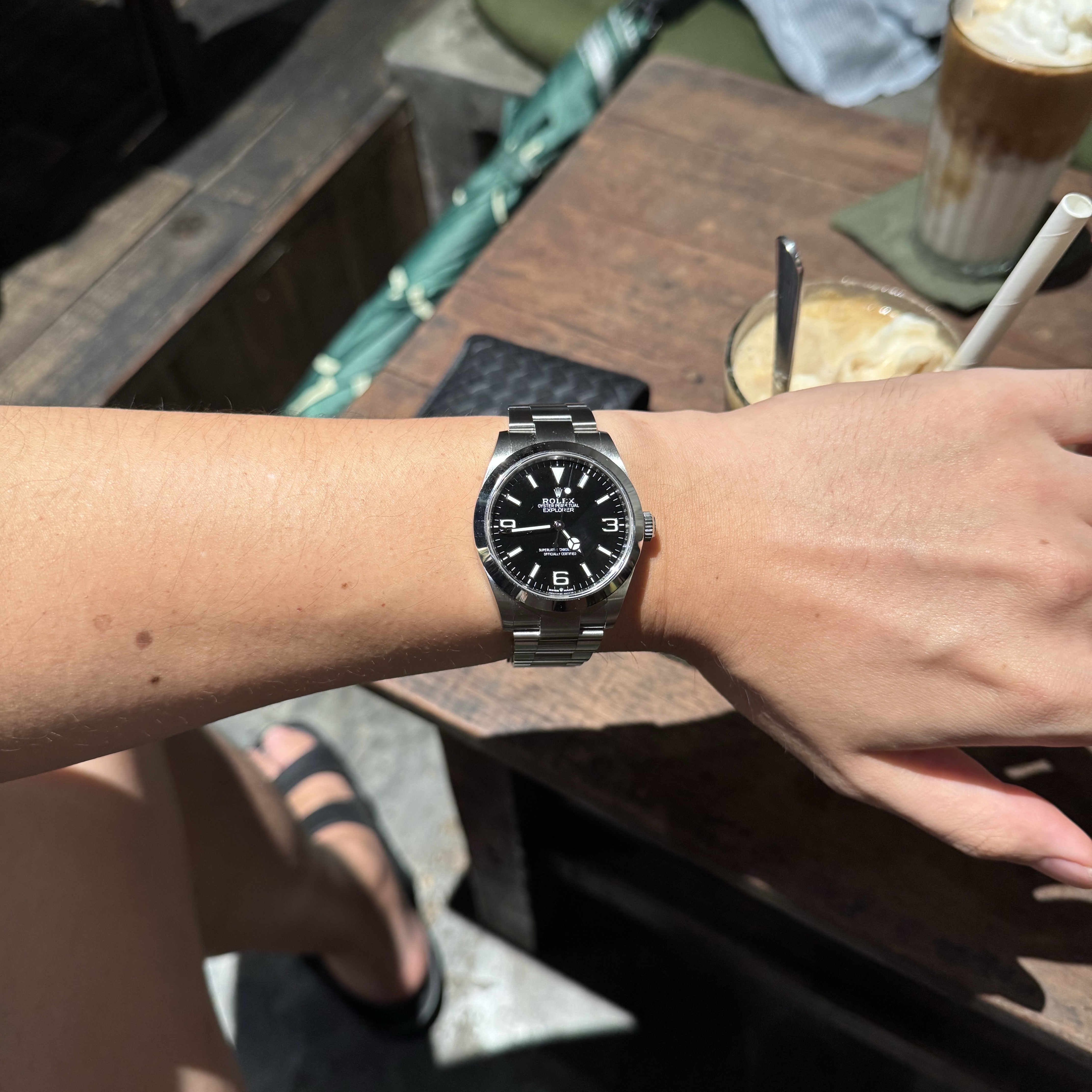 Rolex Explorer 40mm 224270 Black Oyster 착용 스타일 - 1