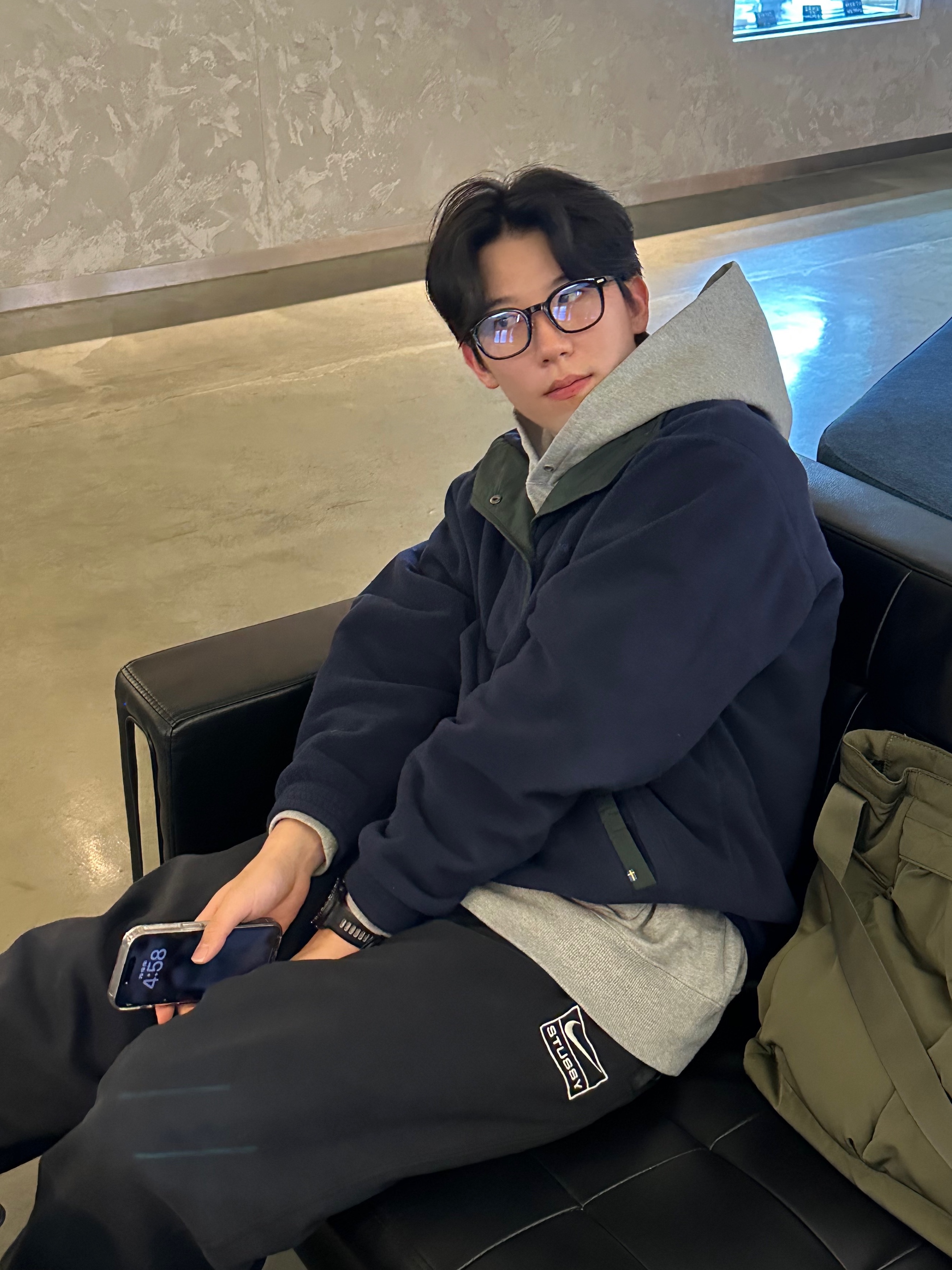 Tretorn Fleece Pullover Navy, Nike x Stussy NRG Washed Fleece Pants Black (DO5296-010) 착용 스타일 - 1