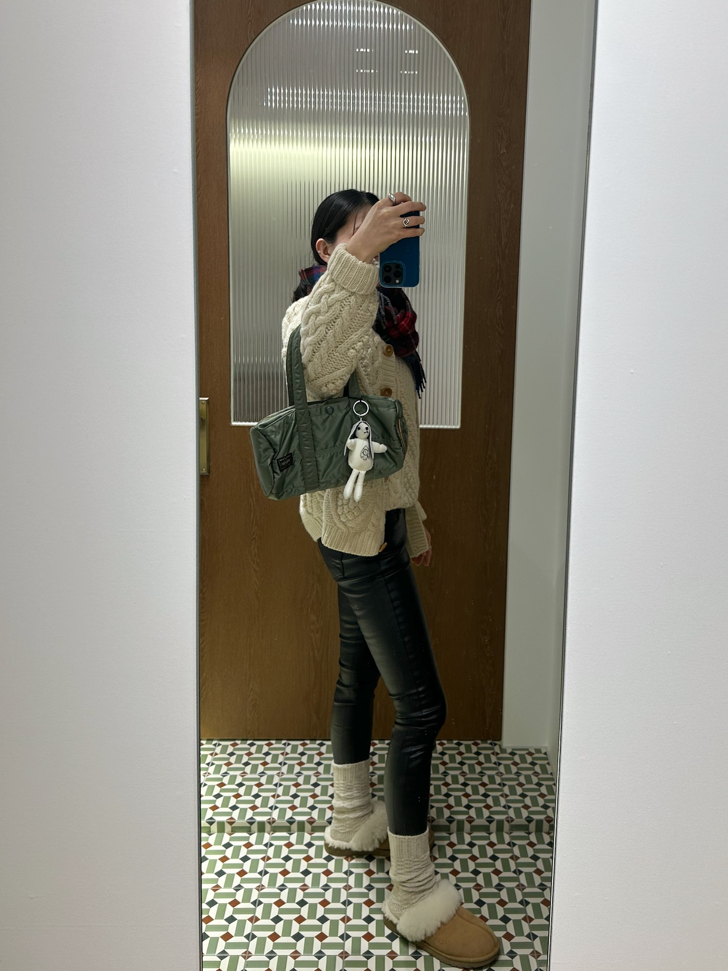 Porter Tanker Duffle Bag S Sage Green 착용 스타일 - 1