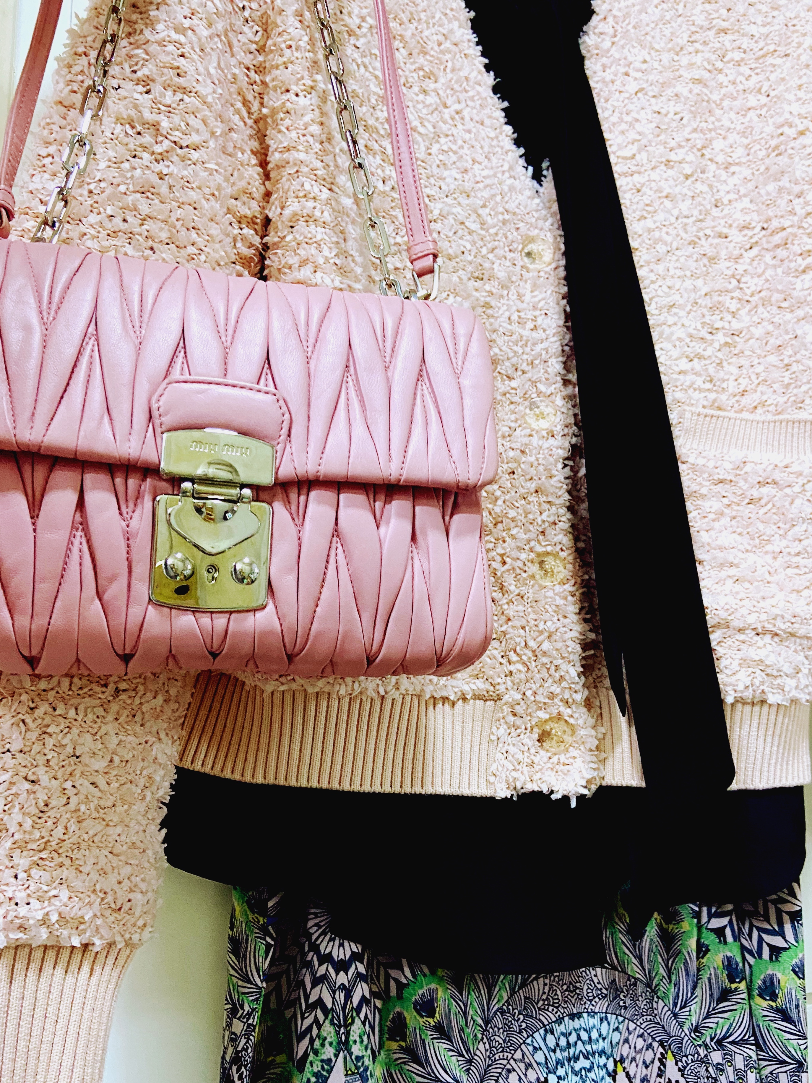 Miu Miu Small Matelasse Nappa Leather Wallet Alabaster Pink 착용 스타일 - 1