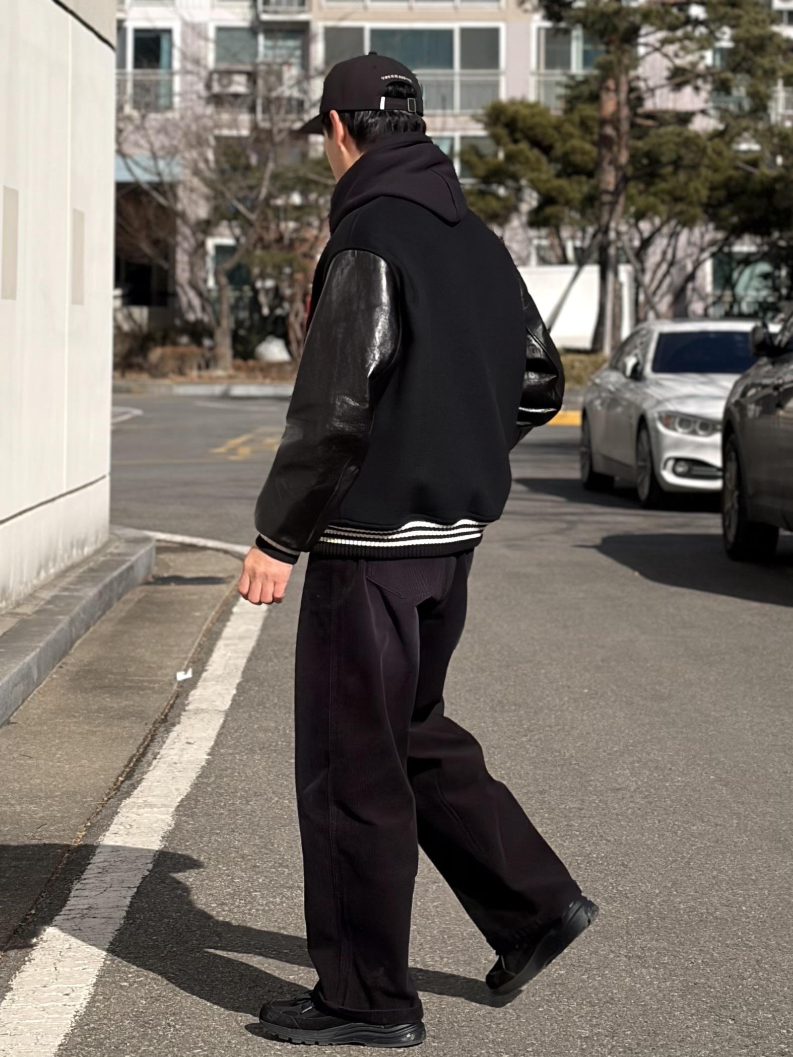 New Balance 992 Made in USA Core Black 착용 스타일 - 2