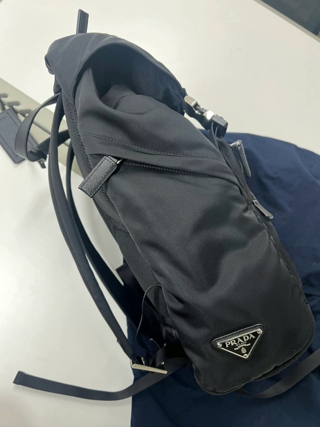Prada Re-Nylon and Saffiano Leather Backpack Black 착용 스타일 - 1