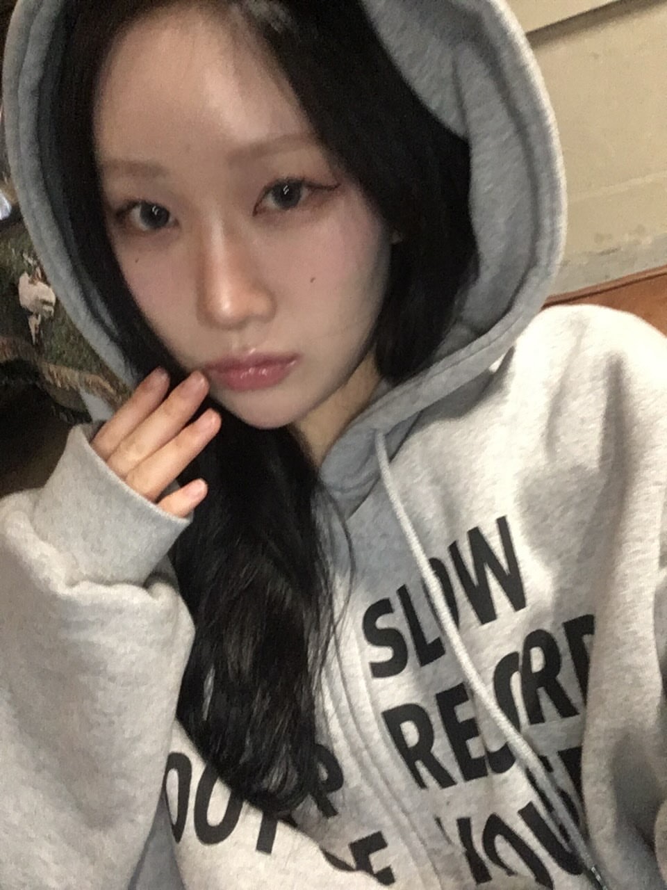 SLOW RECORD HOUSE Typo Star Hood Zip-Up Grey 착용 스타일 - 2