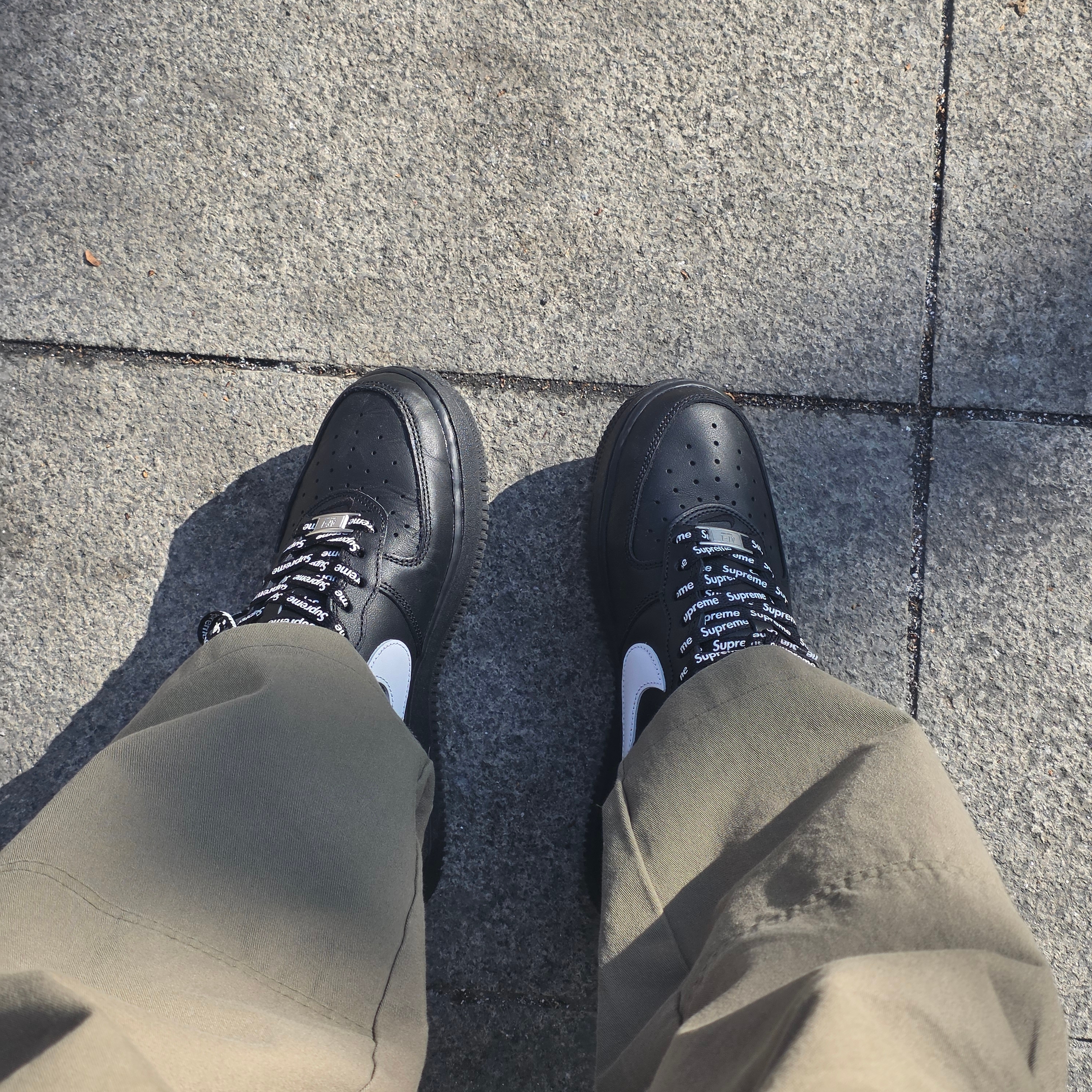 Nike x Supreme Air Force 1 Low Black 착용 스타일