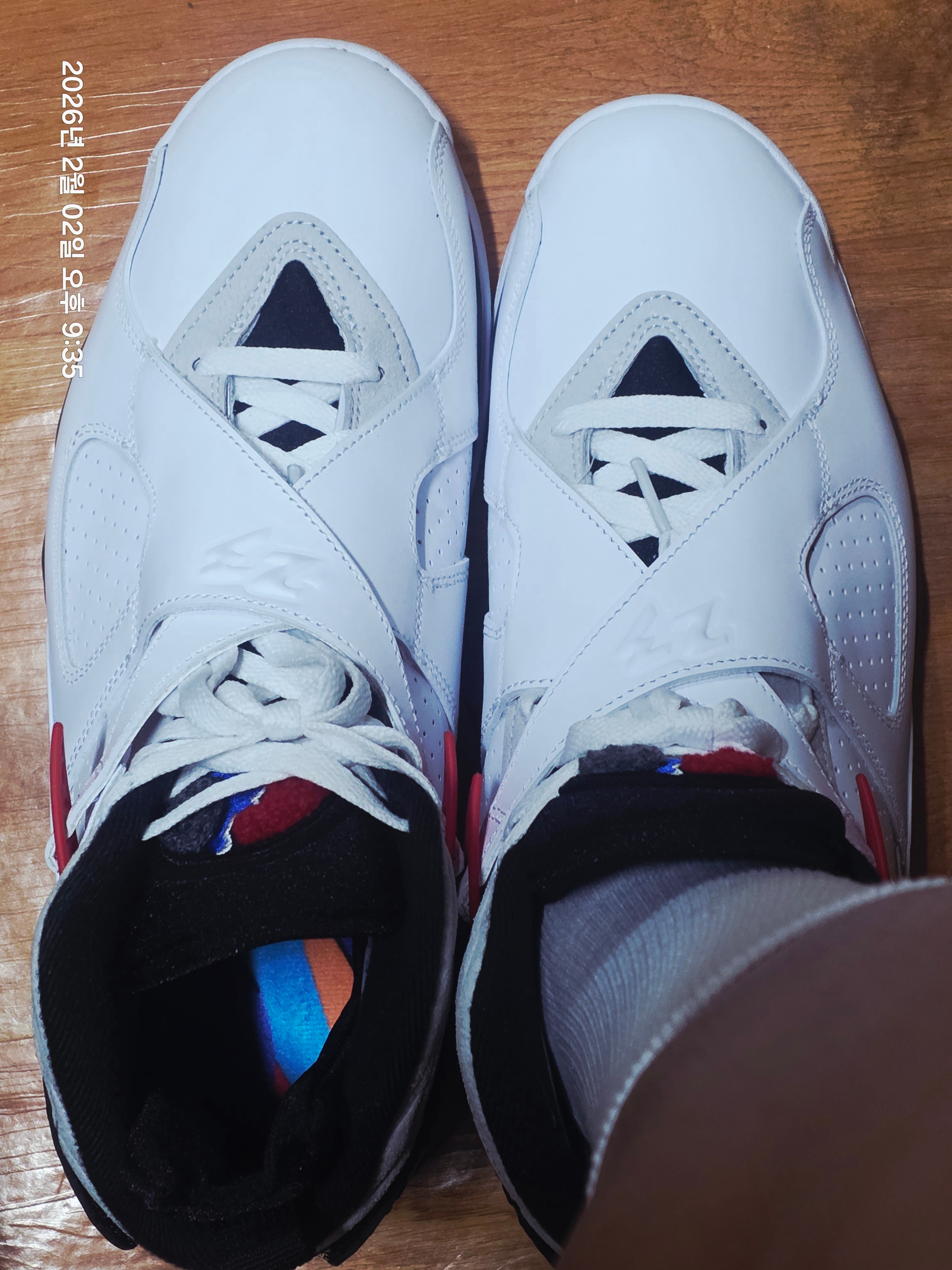 Jordan 8 Retro Bugs Bunny 2025 착용 스타일 - 3