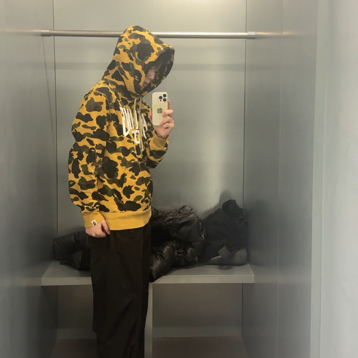 BAPE 1st Camo Bape Pullover Hoodie Yellow 착용 스타일 - 2